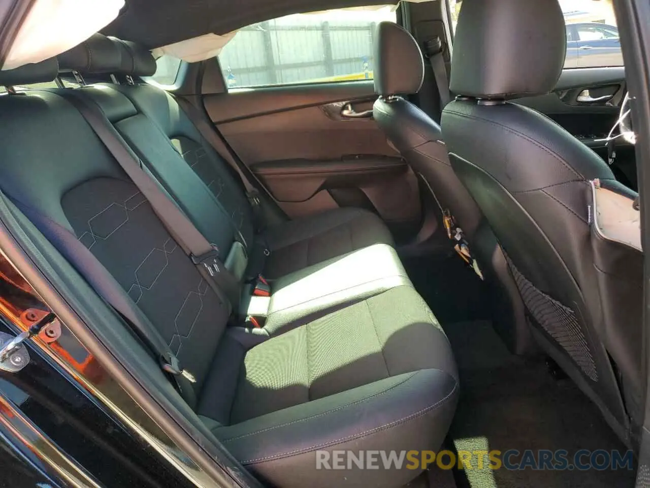 10 fotografías del automóvil dañado 3KPF54AD1RE815896 KIA FORTE 2024