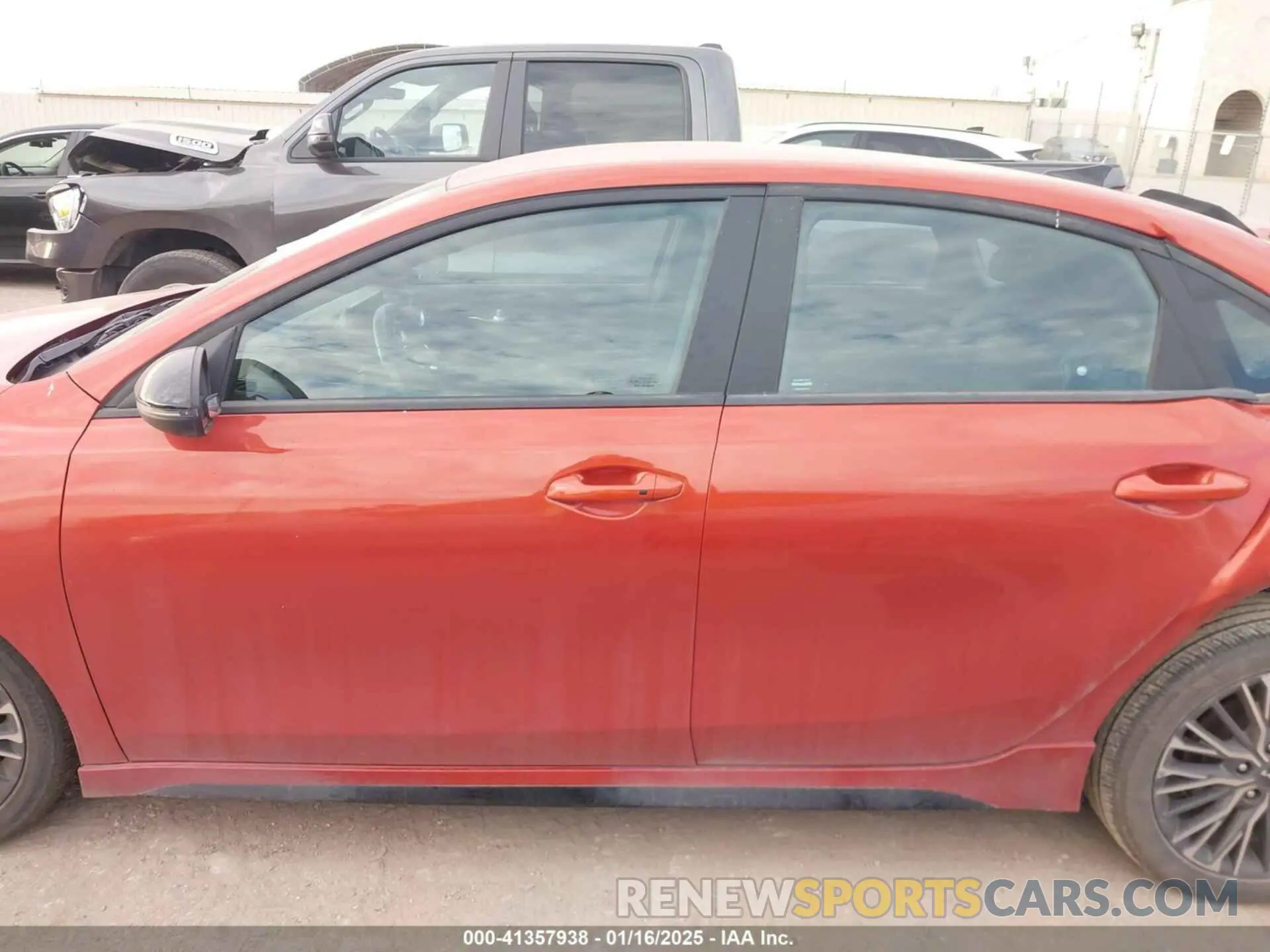 14 fotografías del automóvil dañado 3KPF54AD2RE691525 KIA FORTE 2024