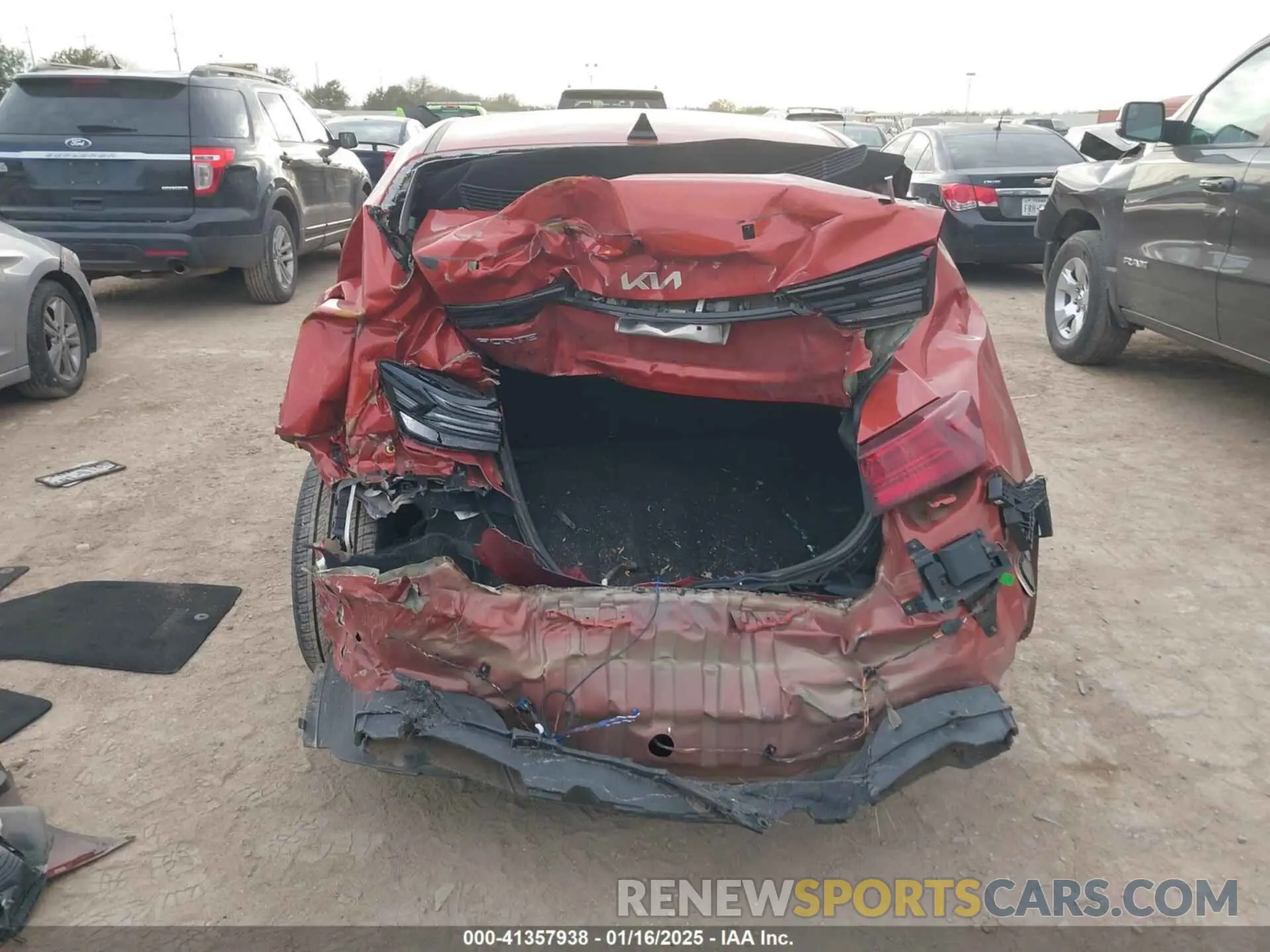 16 fotografías del automóvil dañado 3KPF54AD2RE691525 KIA FORTE 2024