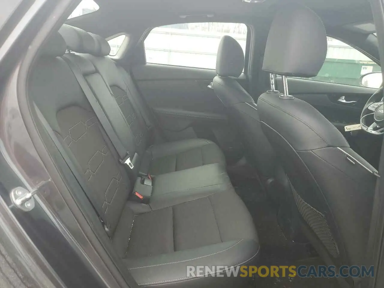 10 fotografías del automóvil dañado 3KPF54AD2RE704774 KIA FORTE 2024