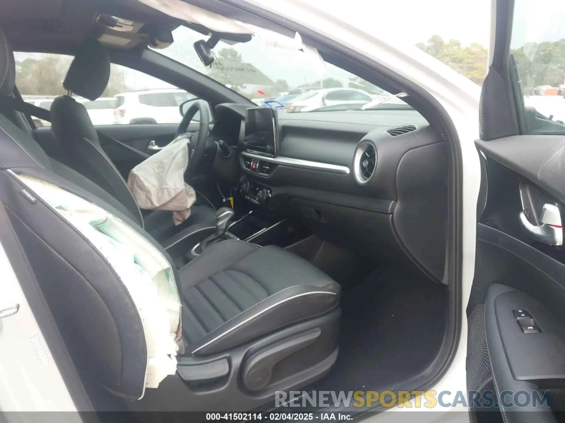 5 fotografías del automóvil dañado 3KPF54AD2RE718819 KIA FORTE 2024