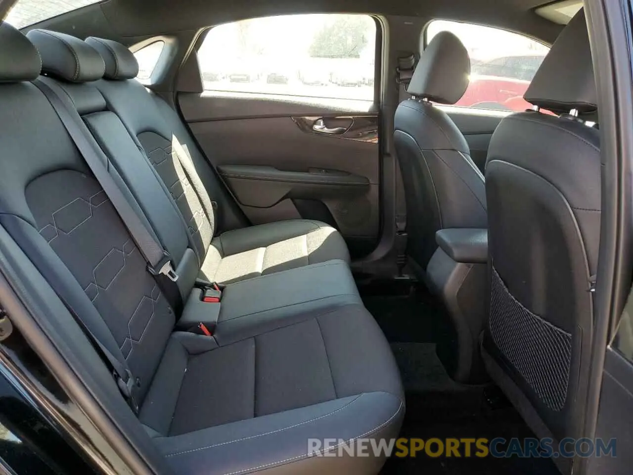 10 fotografías del automóvil dañado 3KPF54AD2RE738116 KIA FORTE 2024