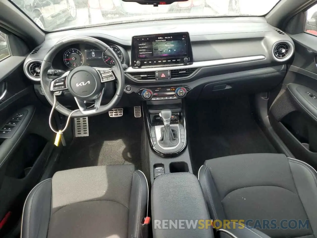 8 fotografías del automóvil dañado 3KPF54AD2RE738116 KIA FORTE 2024