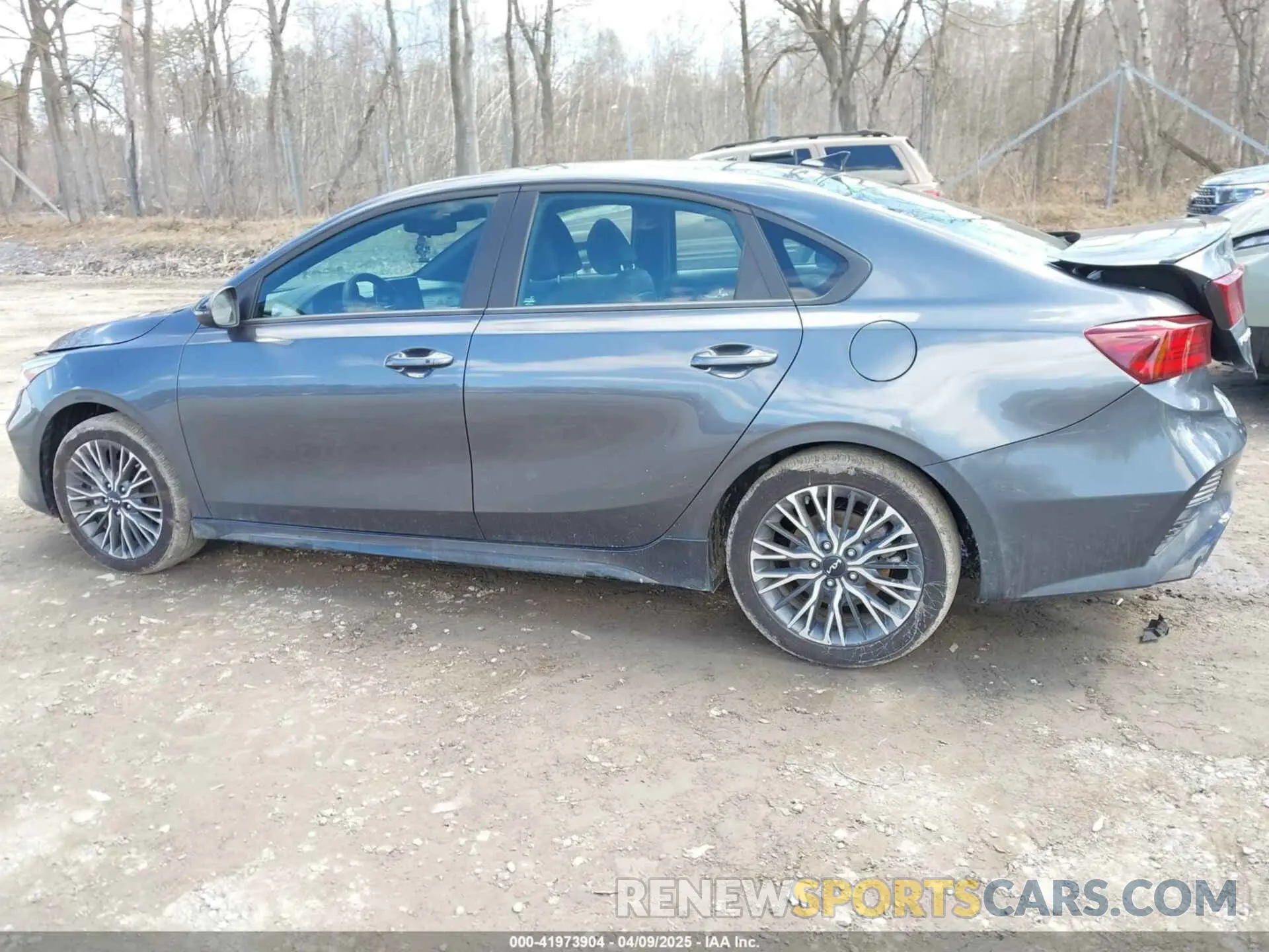 14 fotografías del automóvil dañado 3KPF54AD2RE741419 KIA FORTE 2024