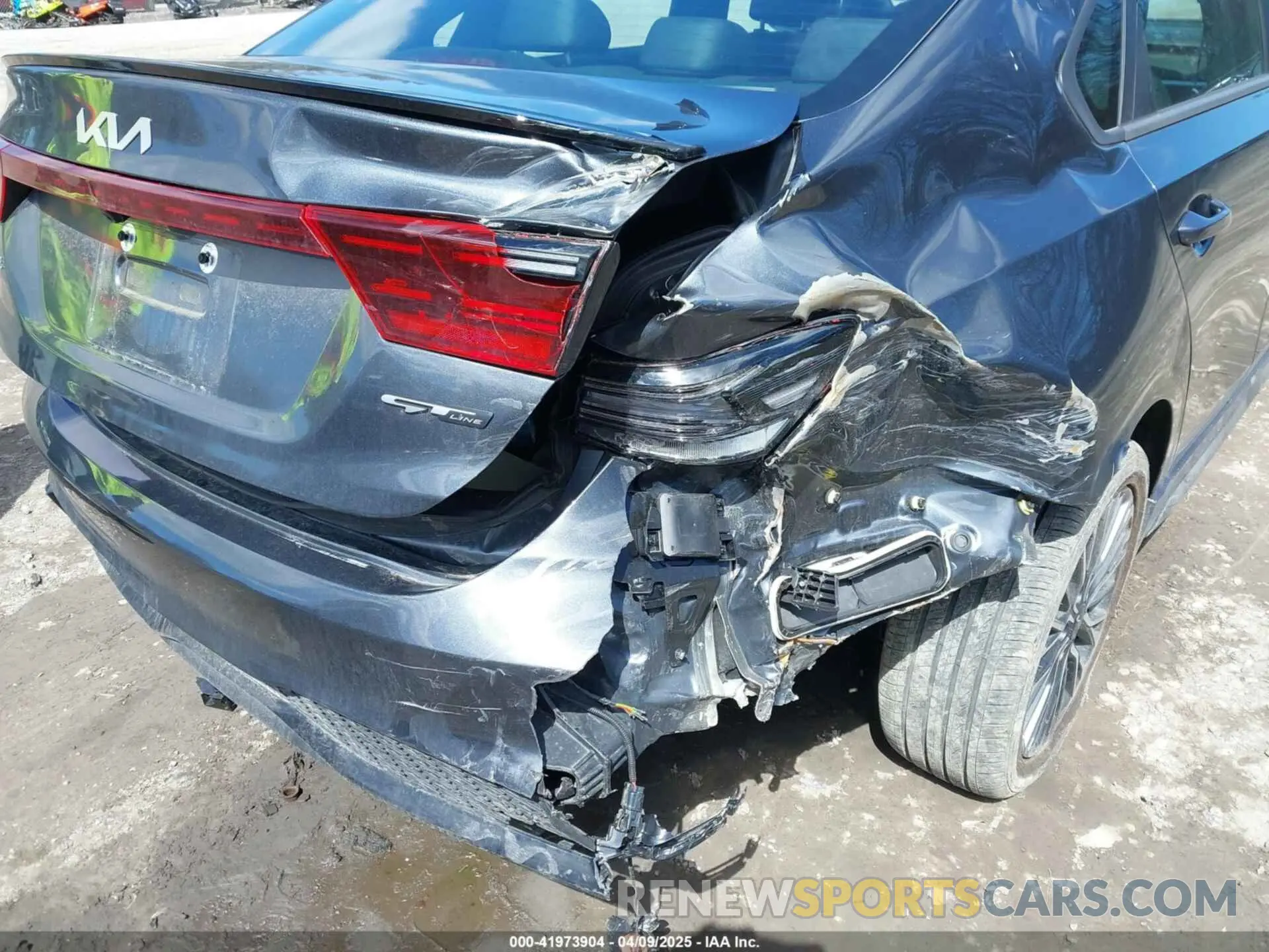 17 fotografías del automóvil dañado 3KPF54AD2RE741419 KIA FORTE 2024