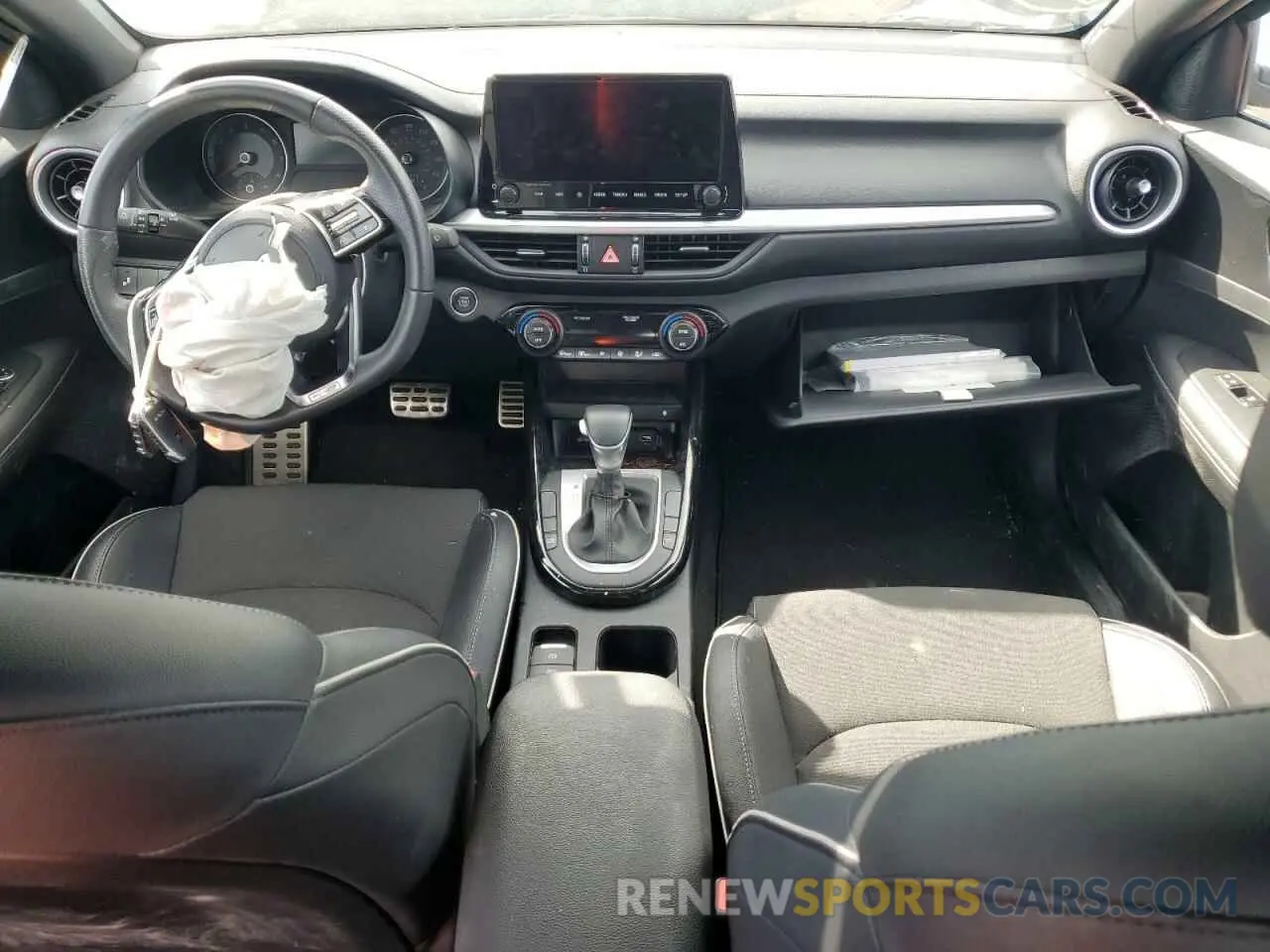 8 fotografías del automóvil dañado 3KPF54AD2RE743493 KIA FORTE 2024