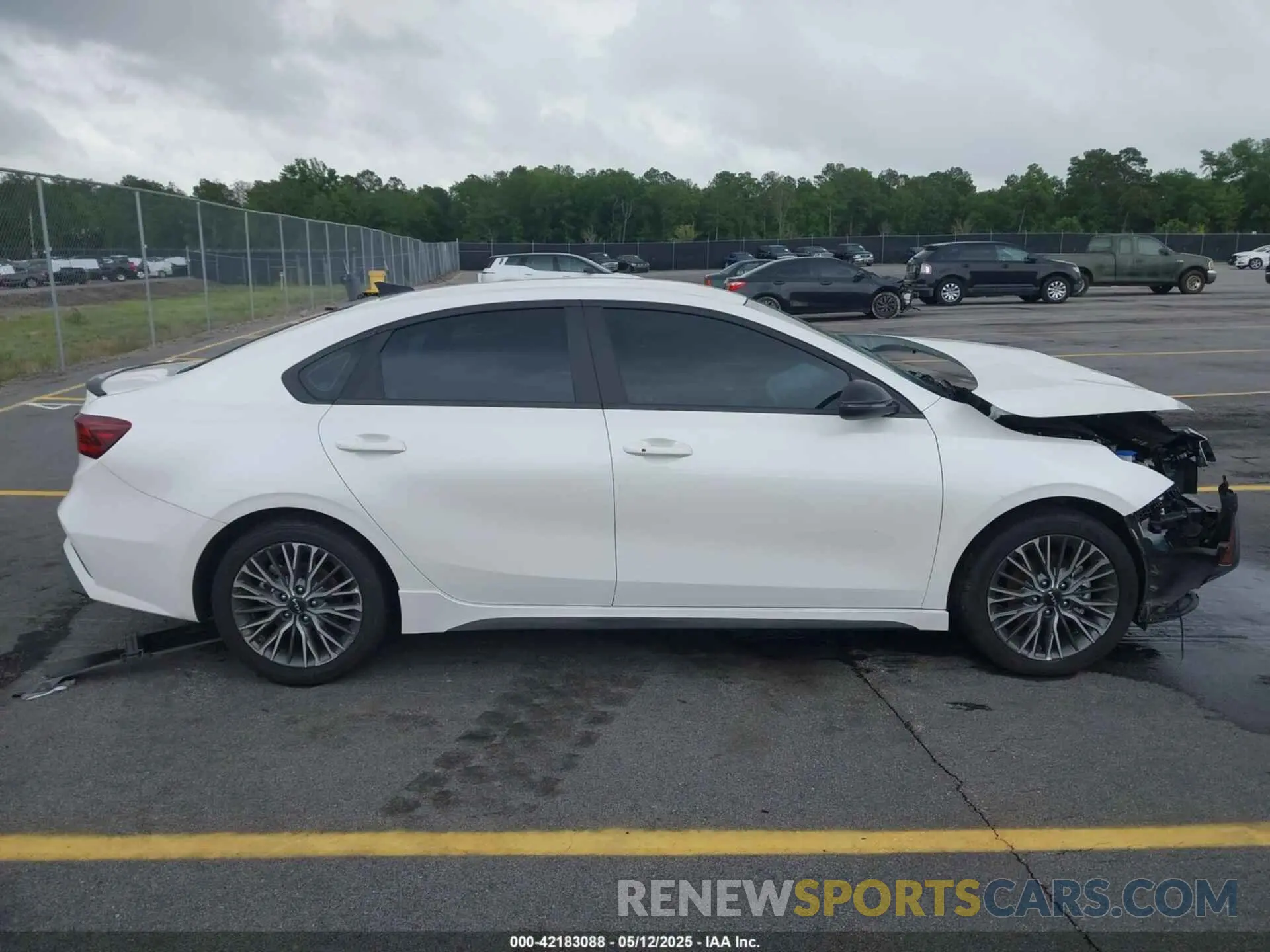 14 fotografías del automóvil dañado 3KPF54AD2RE800601 KIA FORTE 2024
