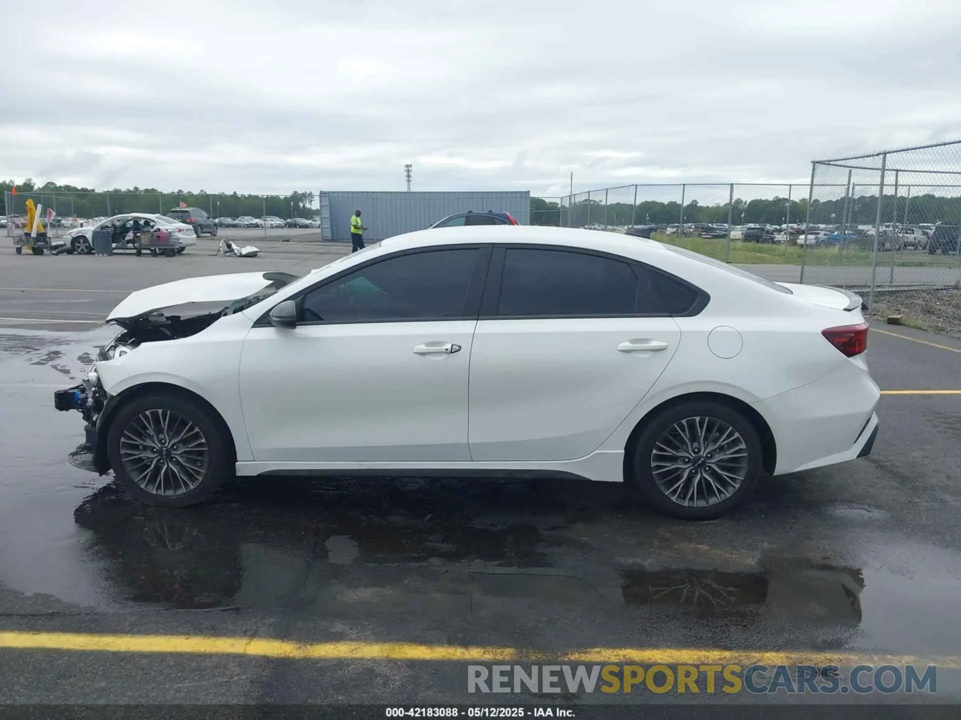 15 fotografías del automóvil dañado 3KPF54AD2RE800601 KIA FORTE 2024