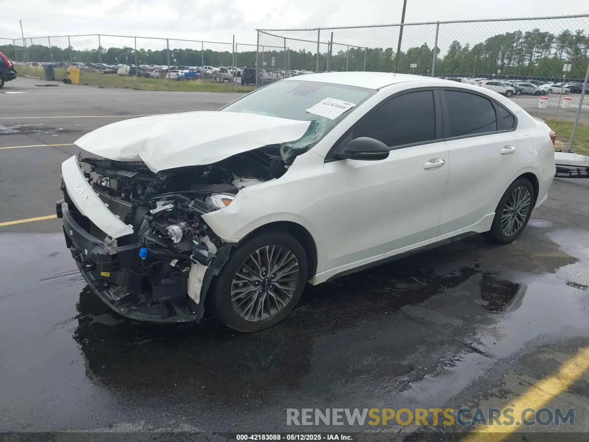 2 fotografías del automóvil dañado 3KPF54AD2RE800601 KIA FORTE 2024
