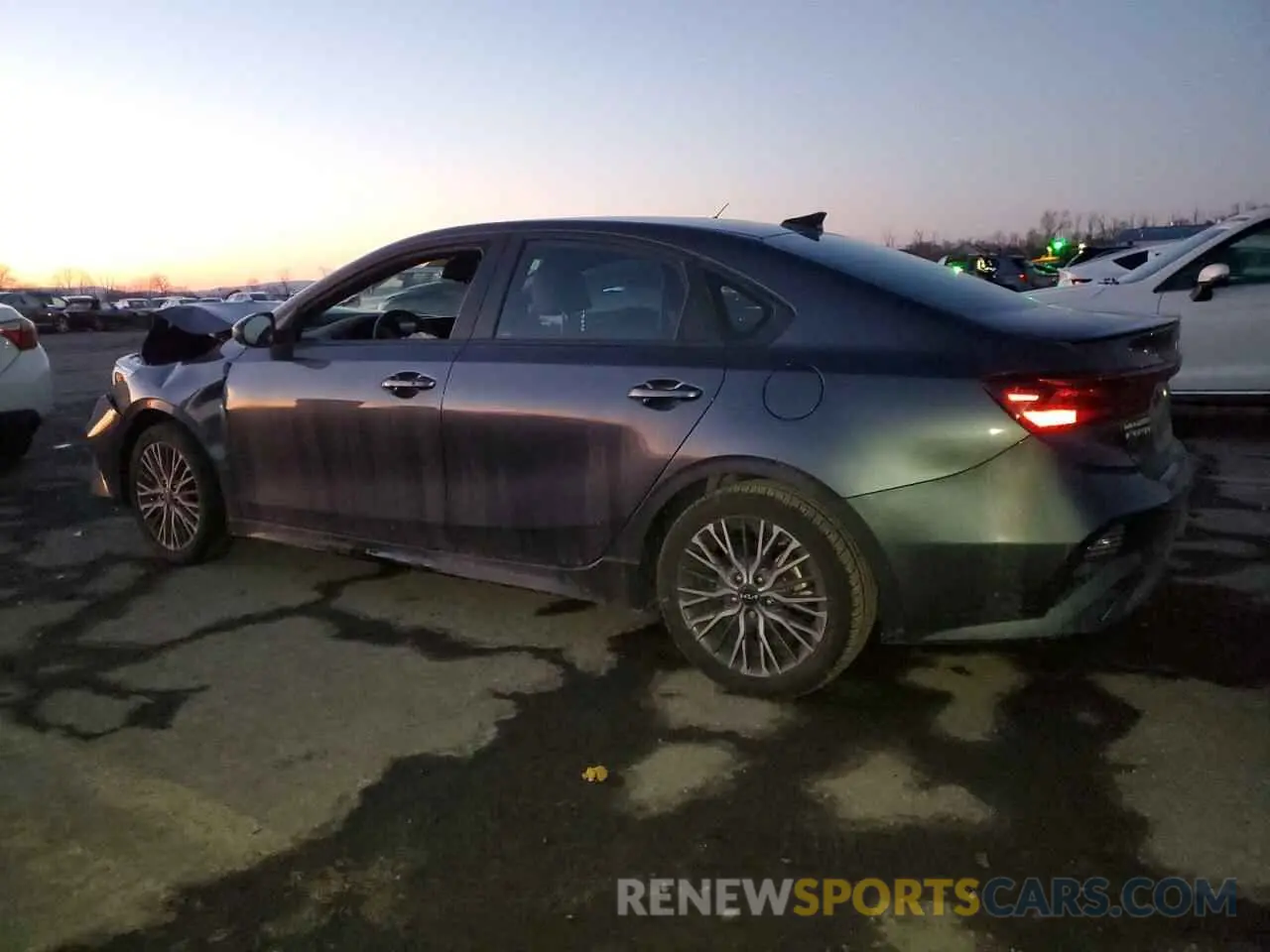 2 fotografías del automóvil dañado 3KPF54AD3RE711538 KIA FORTE 2024