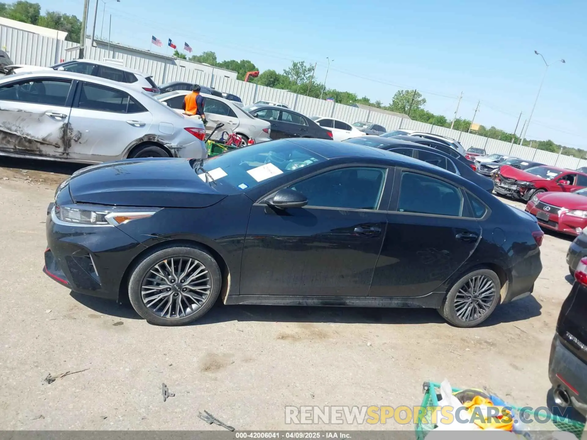 14 fotografías del automóvil dañado 3KPF54AD3RE714214 KIA FORTE 2024