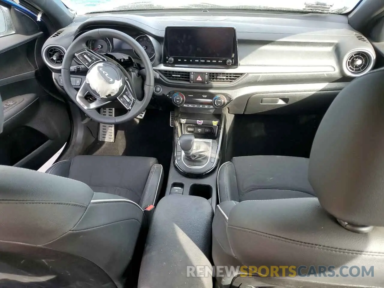 8 fotografías del automóvil dañado 3KPF54AD3RE727772 KIA FORTE 2024