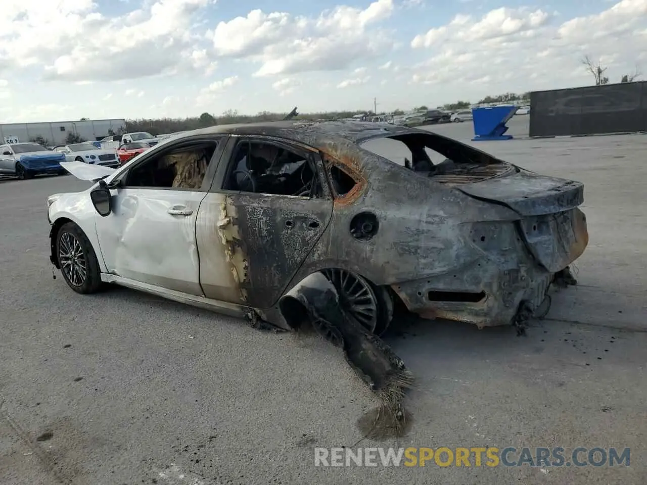 2 fotografías del automóvil dañado 3KPF54AD3RE772162 KIA FORTE 2024