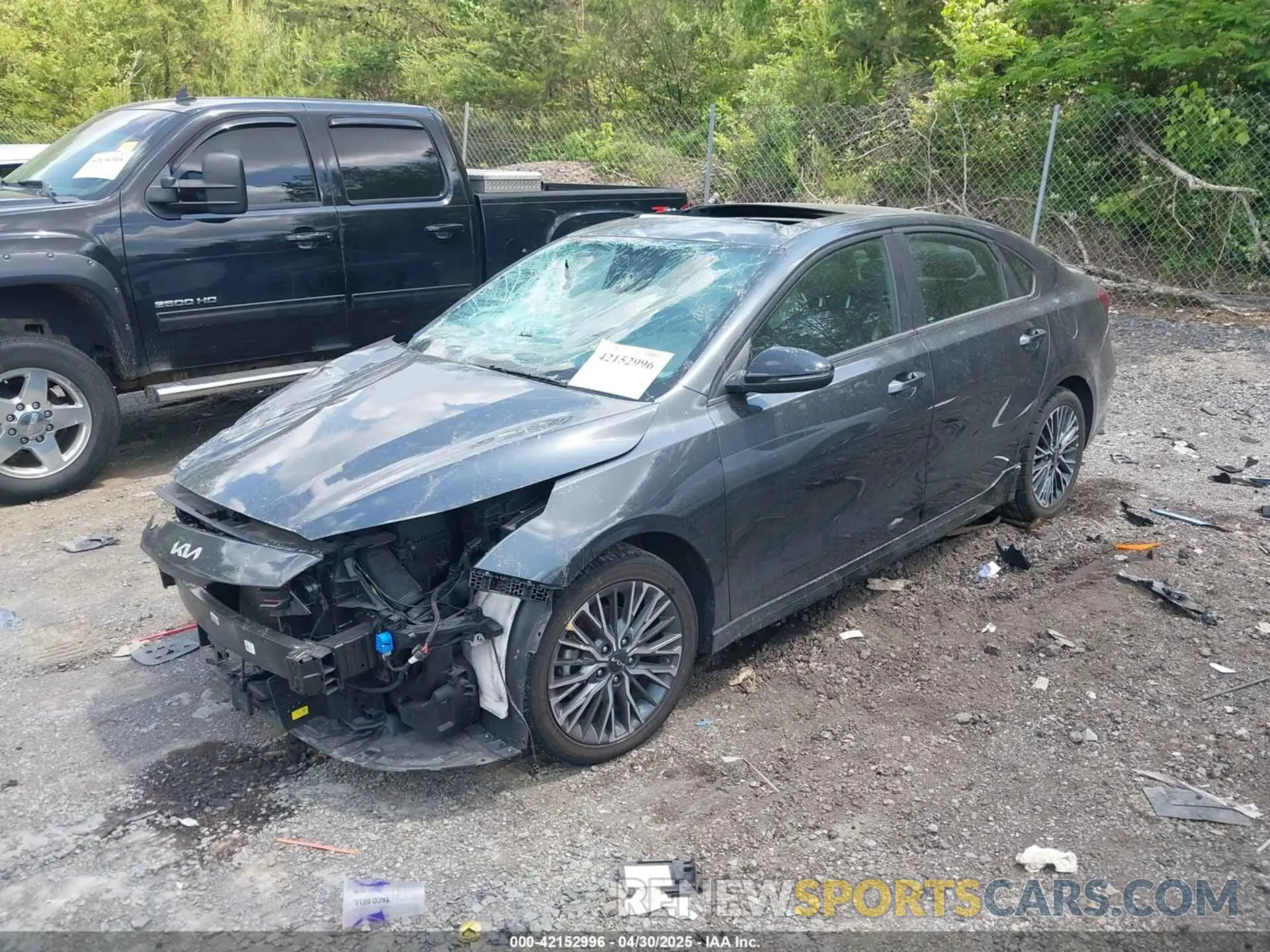 2 fotografías del automóvil dañado 3KPF54AD4RE713220 KIA FORTE 2024