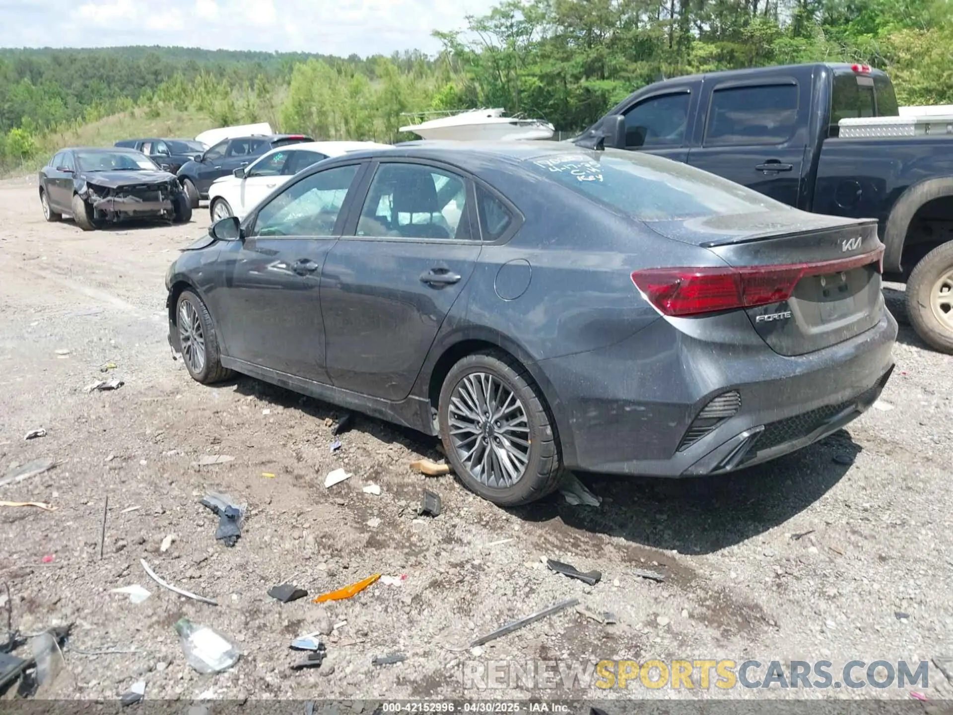3 fotografías del automóvil dañado 3KPF54AD4RE713220 KIA FORTE 2024