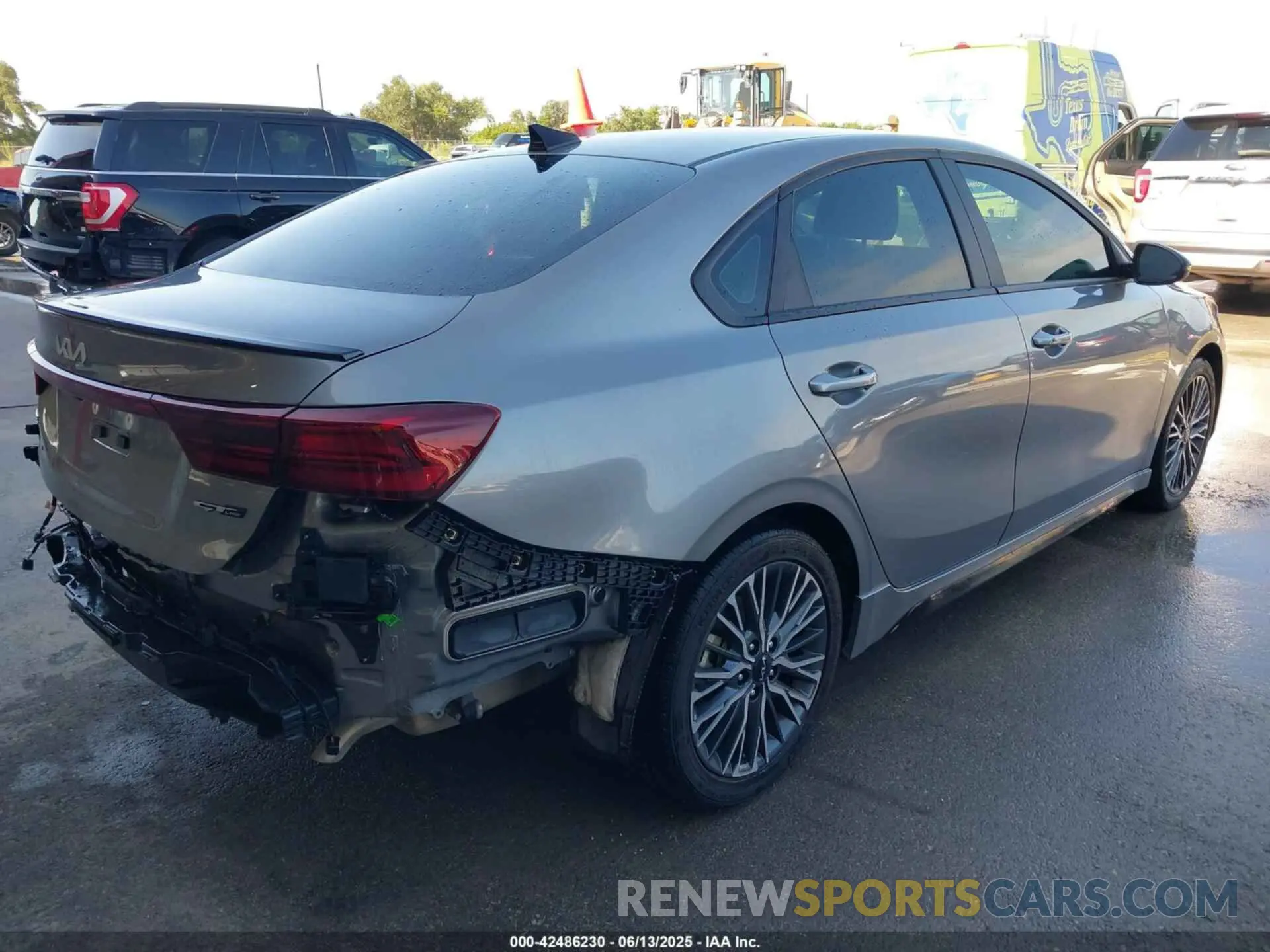 19 fotografías del automóvil dañado 3KPF54AD4RE745262 KIA FORTE 2024