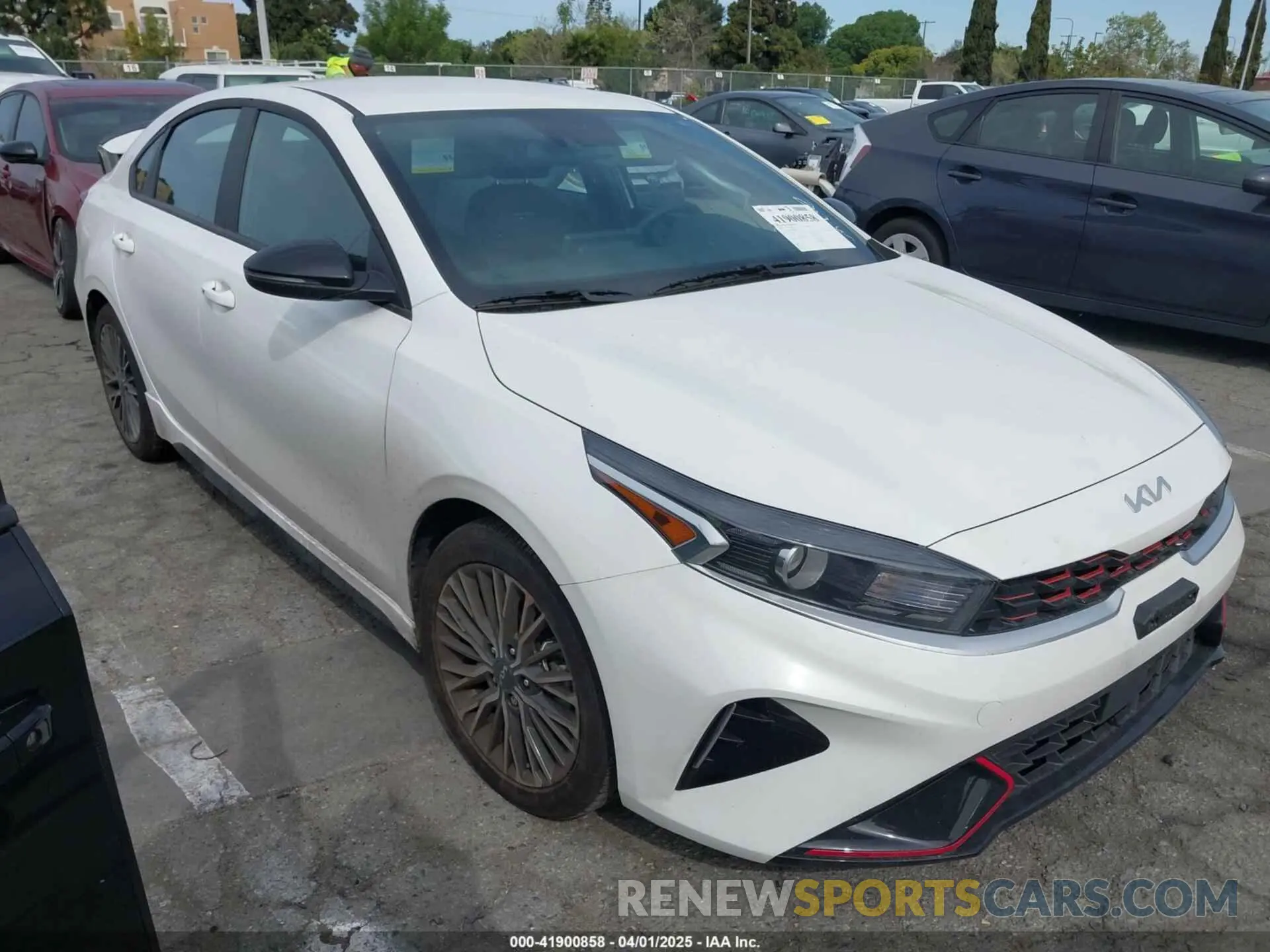 13 fotografías del automóvil dañado 3KPF54AD4RE806934 KIA FORTE 2024