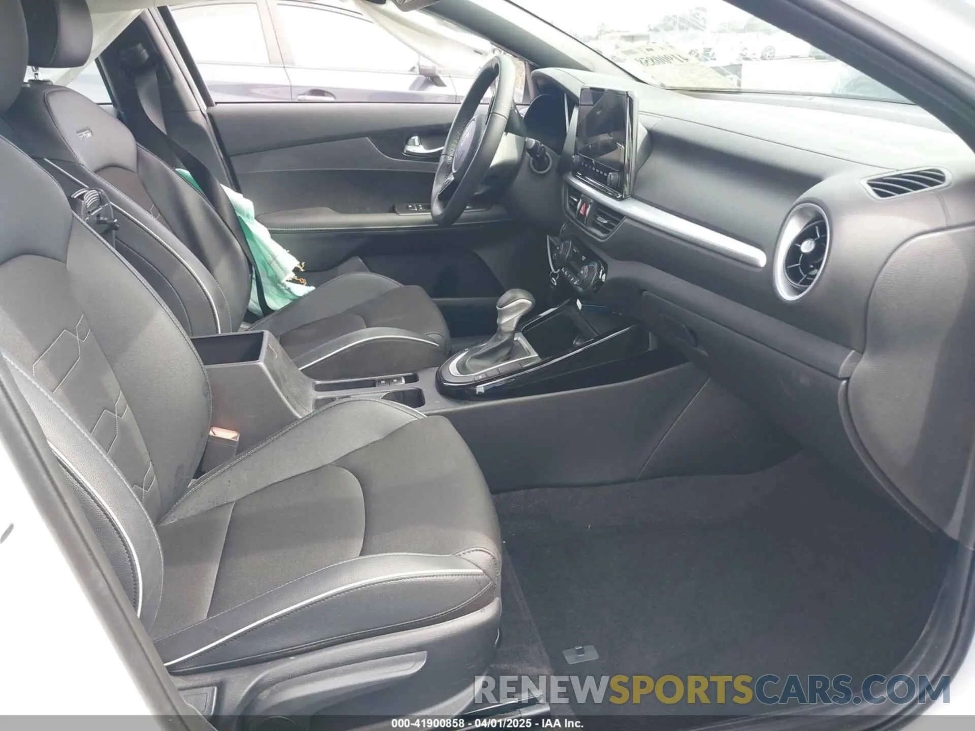 5 fotografías del automóvil dañado 3KPF54AD4RE806934 KIA FORTE 2024