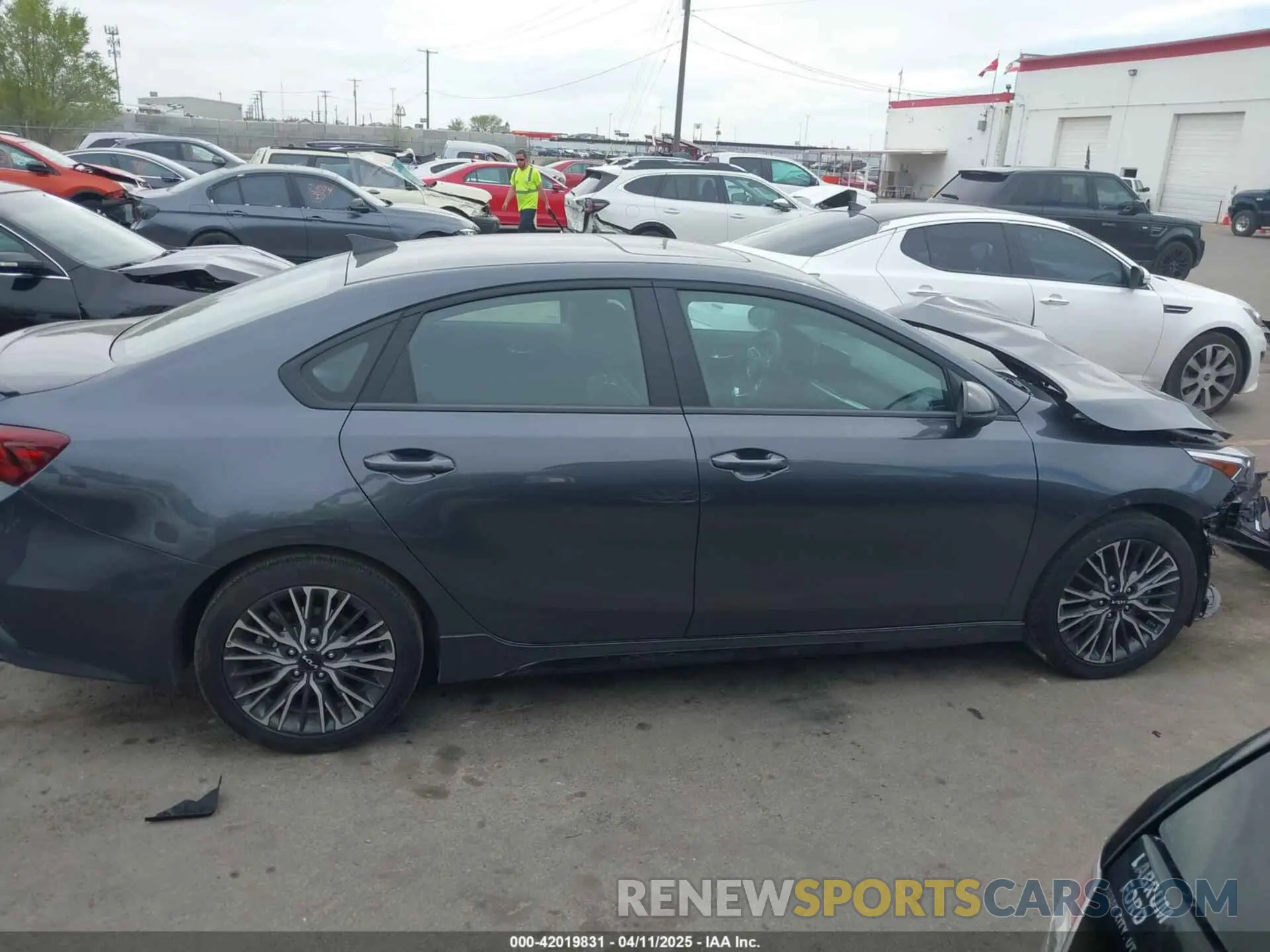13 fotografías del automóvil dañado 3KPF54AD5RE738272 KIA FORTE 2024