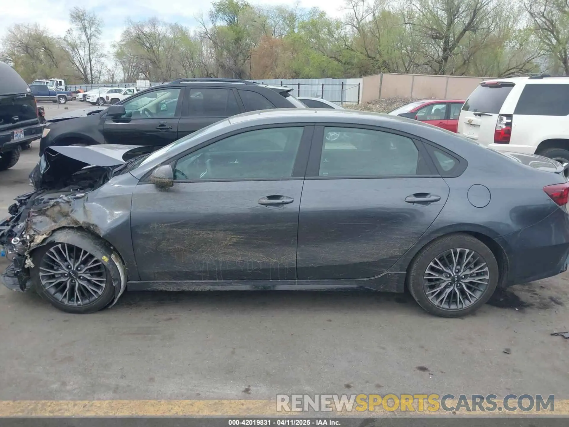 14 fotografías del automóvil dañado 3KPF54AD5RE738272 KIA FORTE 2024