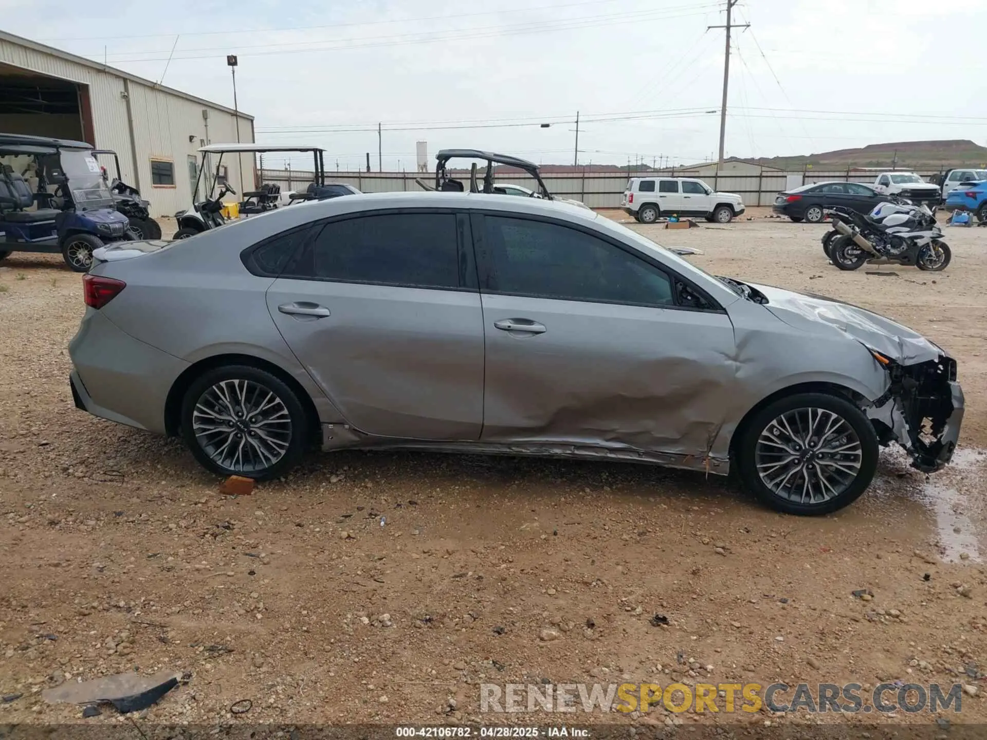 13 fotografías del automóvil dañado 3KPF54AD5RE781672 KIA FORTE 2024