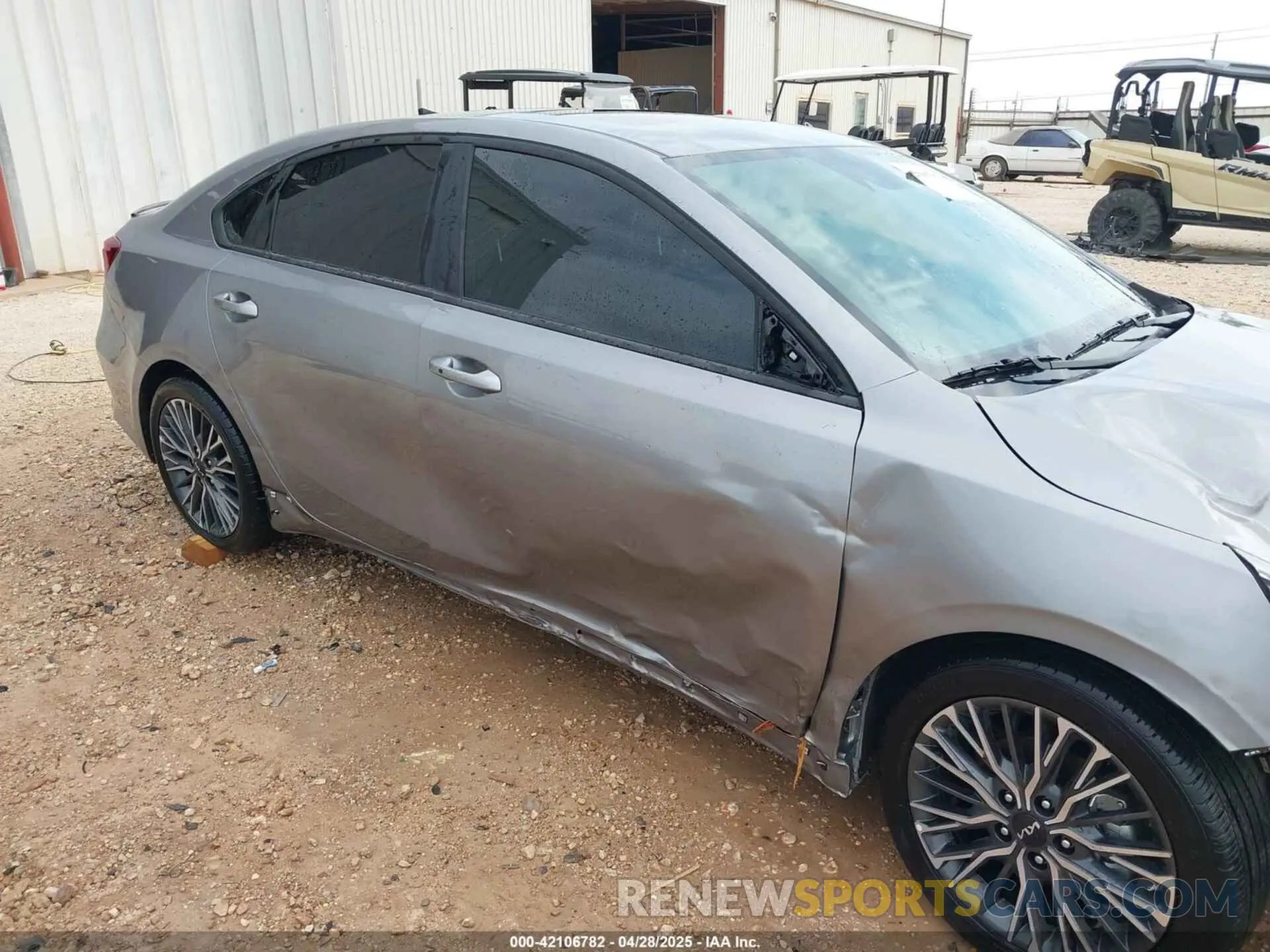 17 fotografías del automóvil dañado 3KPF54AD5RE781672 KIA FORTE 2024