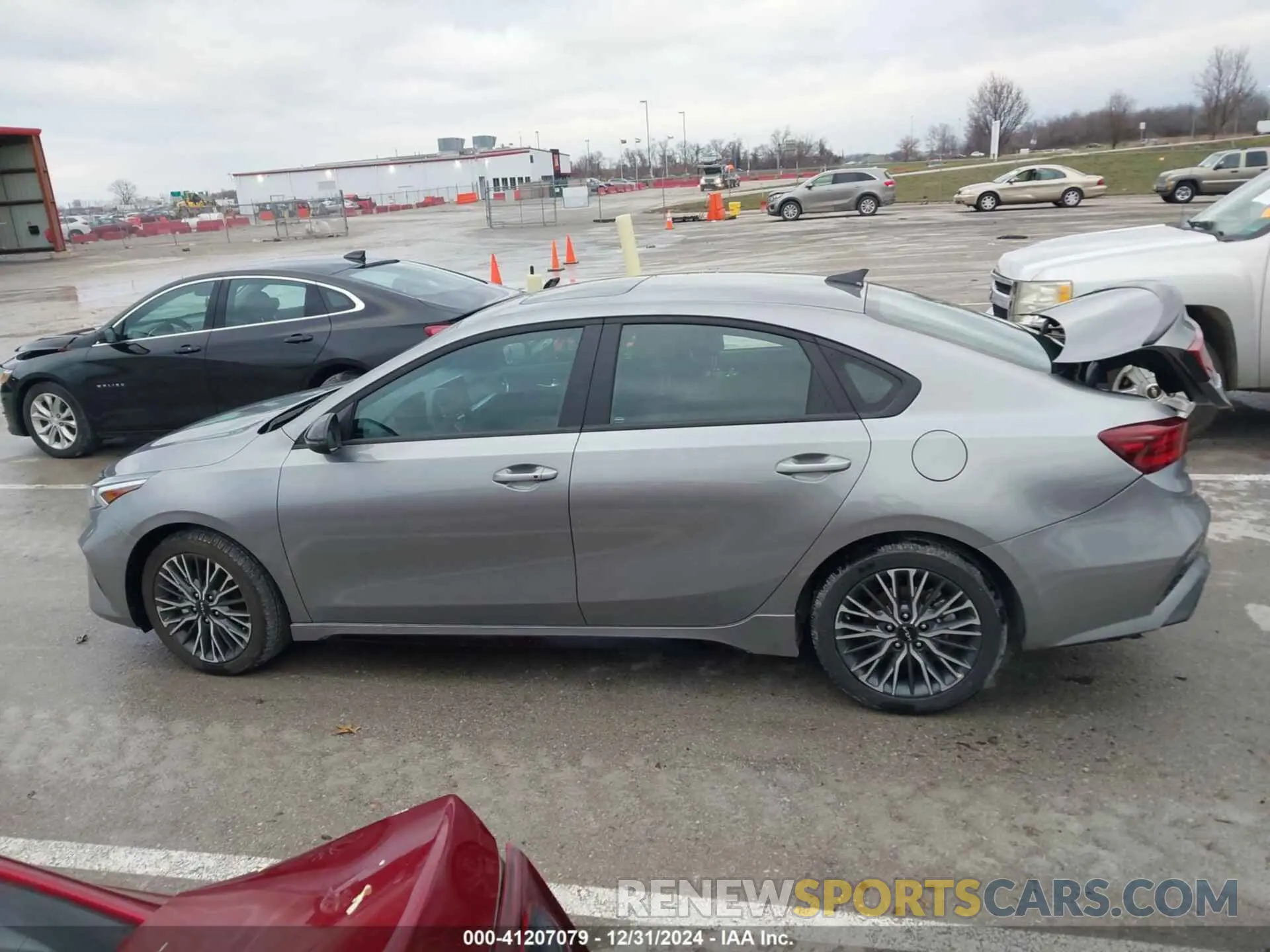 15 fotografías del automóvil dañado 3KPF54AD5RE808904 KIA FORTE 2024