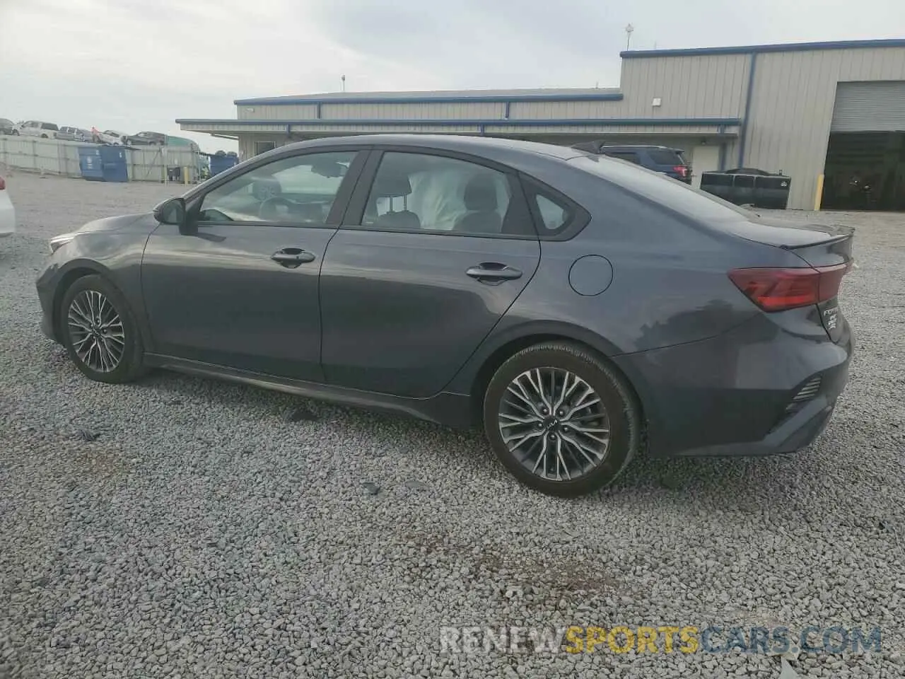 2 fotografías del automóvil dañado 3KPF54AD5RE816260 KIA FORTE 2024