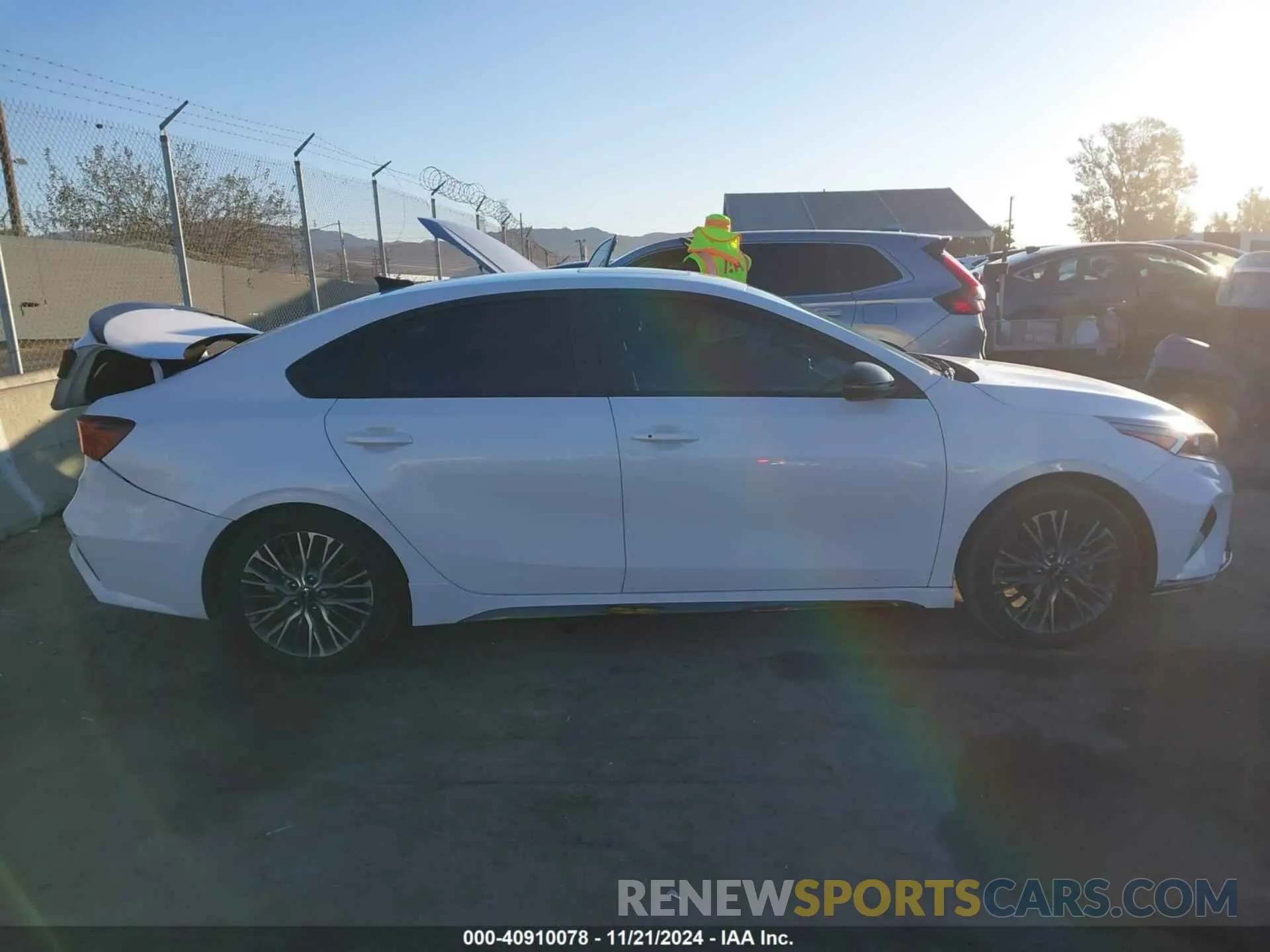 14 fotografías del automóvil dañado 3KPF54AD6RE701148 KIA FORTE 2024