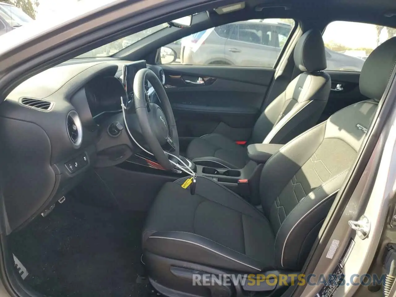 7 fotografías del automóvil dañado 3KPF54AD6RE814162 KIA FORTE 2024
