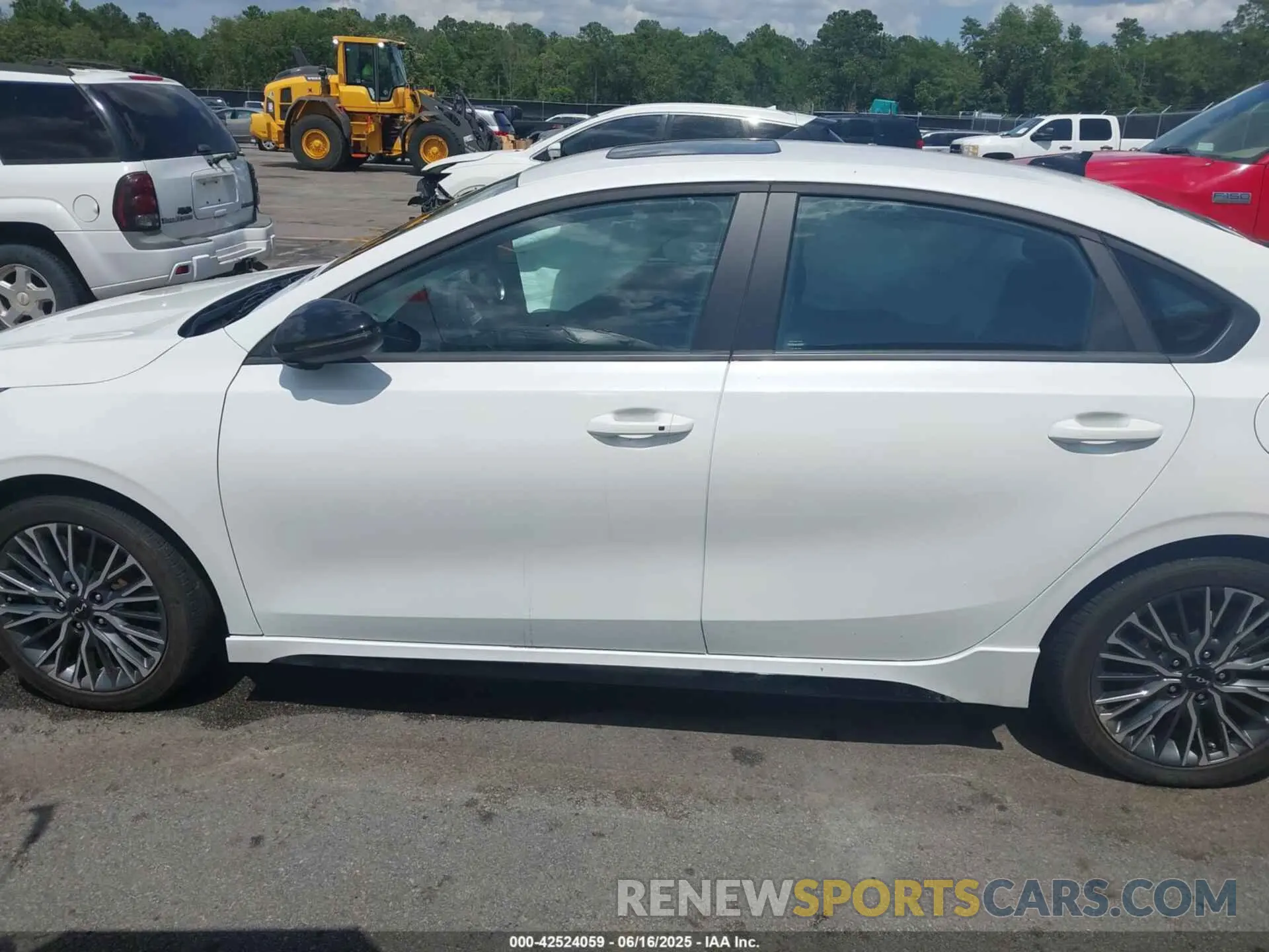 14 fotografías del automóvil dañado 3KPF54AD6RE824187 KIA FORTE 2024