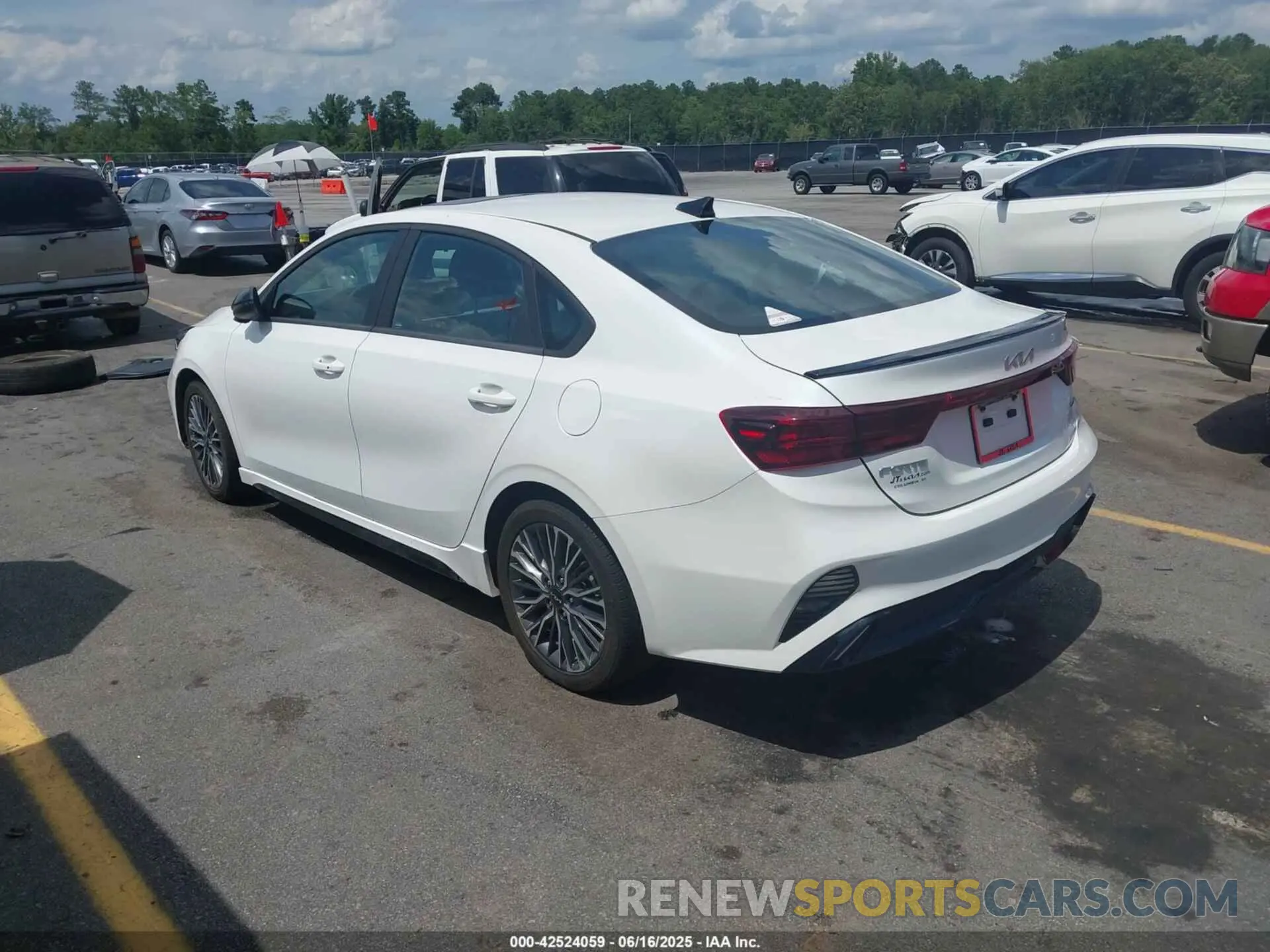 3 fotografías del automóvil dañado 3KPF54AD6RE824187 KIA FORTE 2024