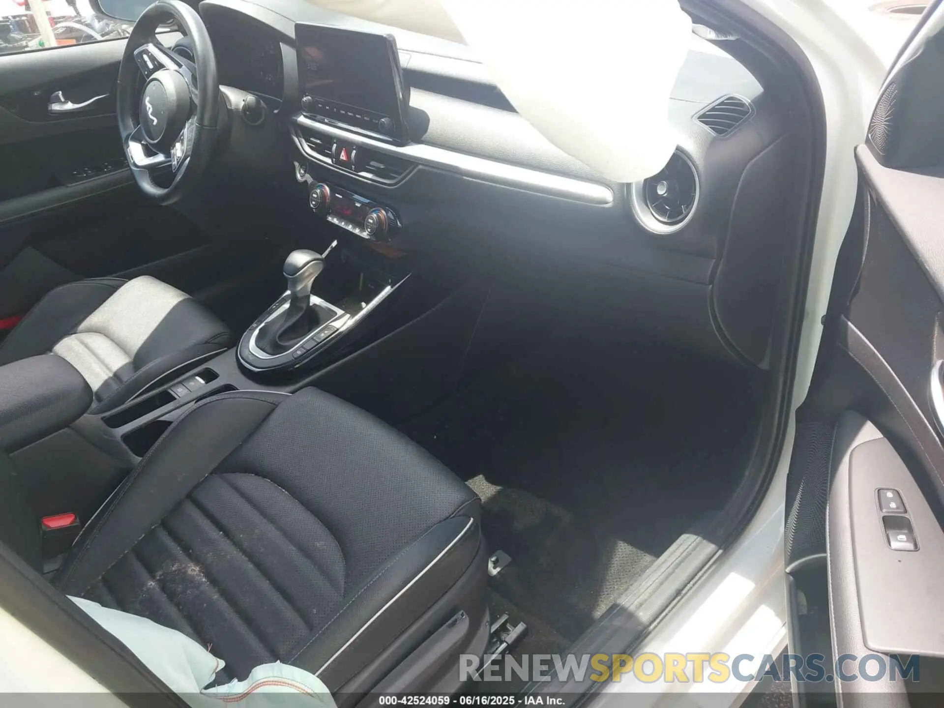 5 fotografías del automóvil dañado 3KPF54AD6RE824187 KIA FORTE 2024