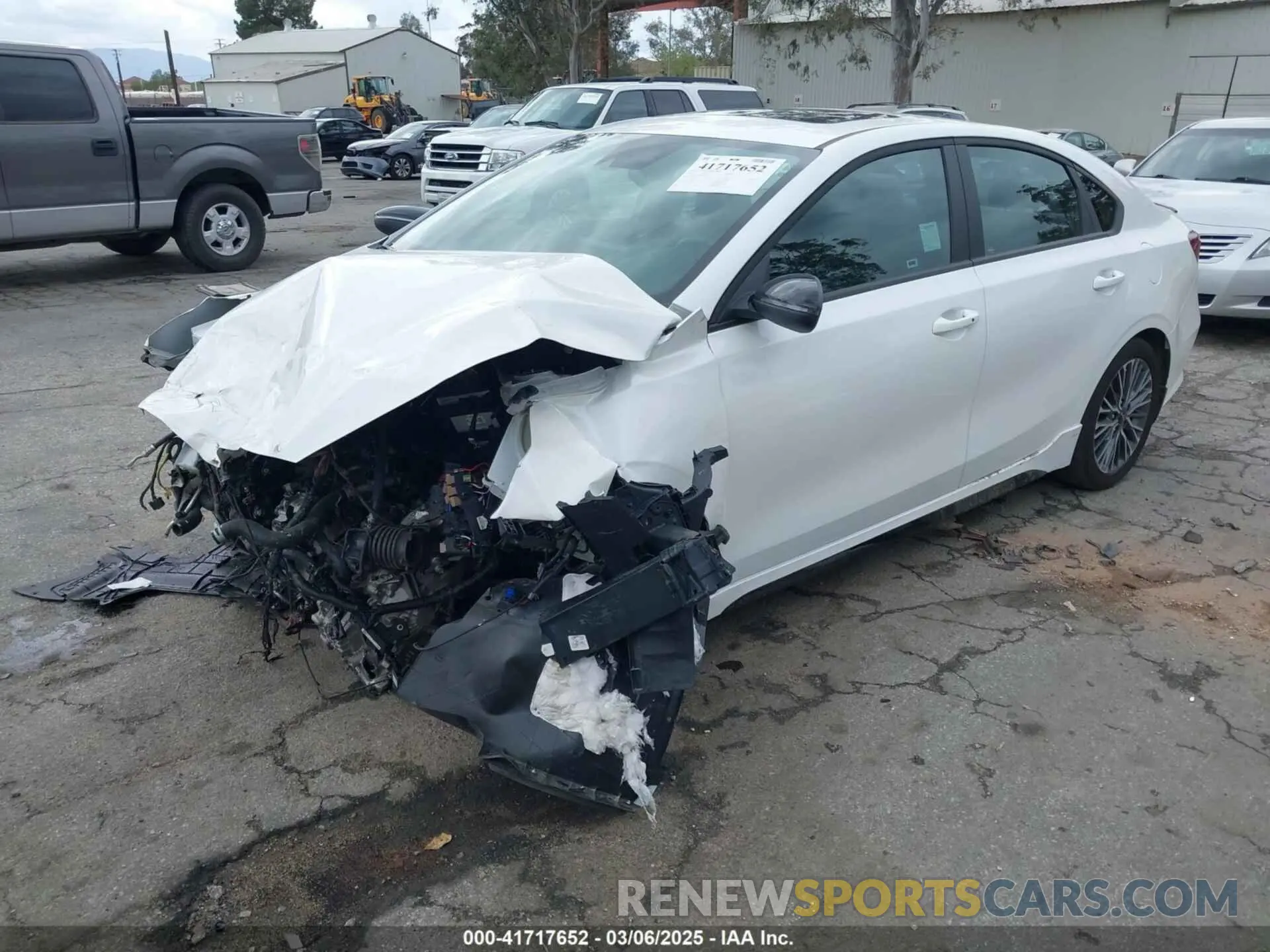 2 fotografías del automóvil dañado 3KPF54AD6RE839935 KIA FORTE 2024