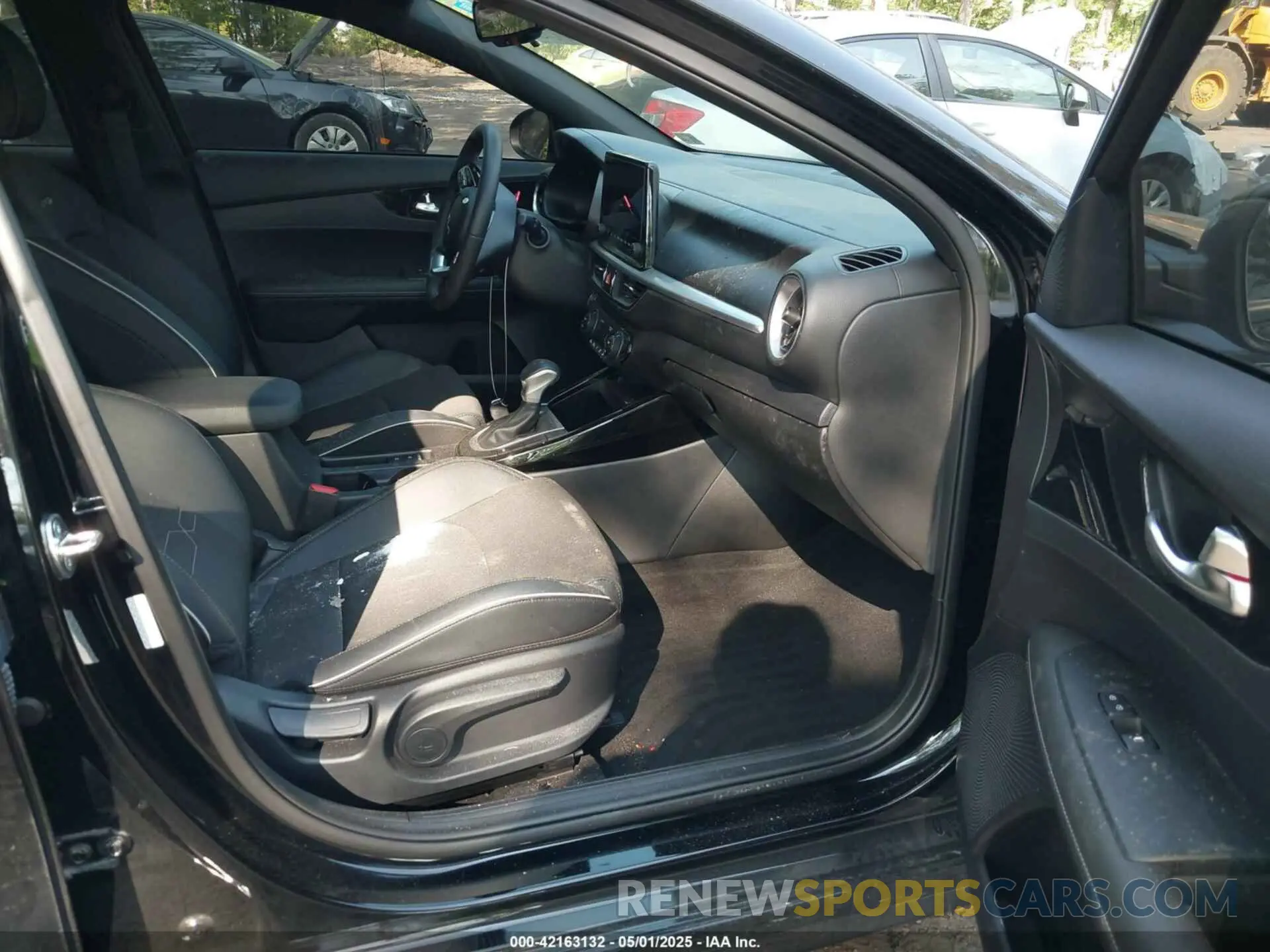 5 fotografías del automóvil dañado 3KPF54AD7RE701806 KIA FORTE 2024