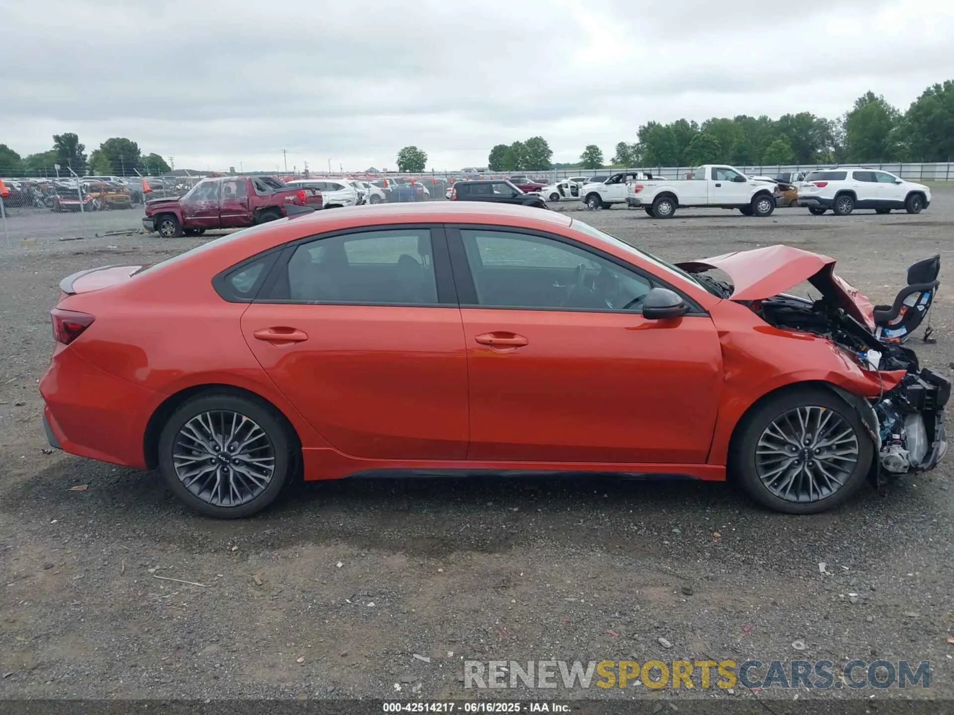 13 fotografías del automóvil dañado 3KPF54AD7RE736524 KIA FORTE 2024