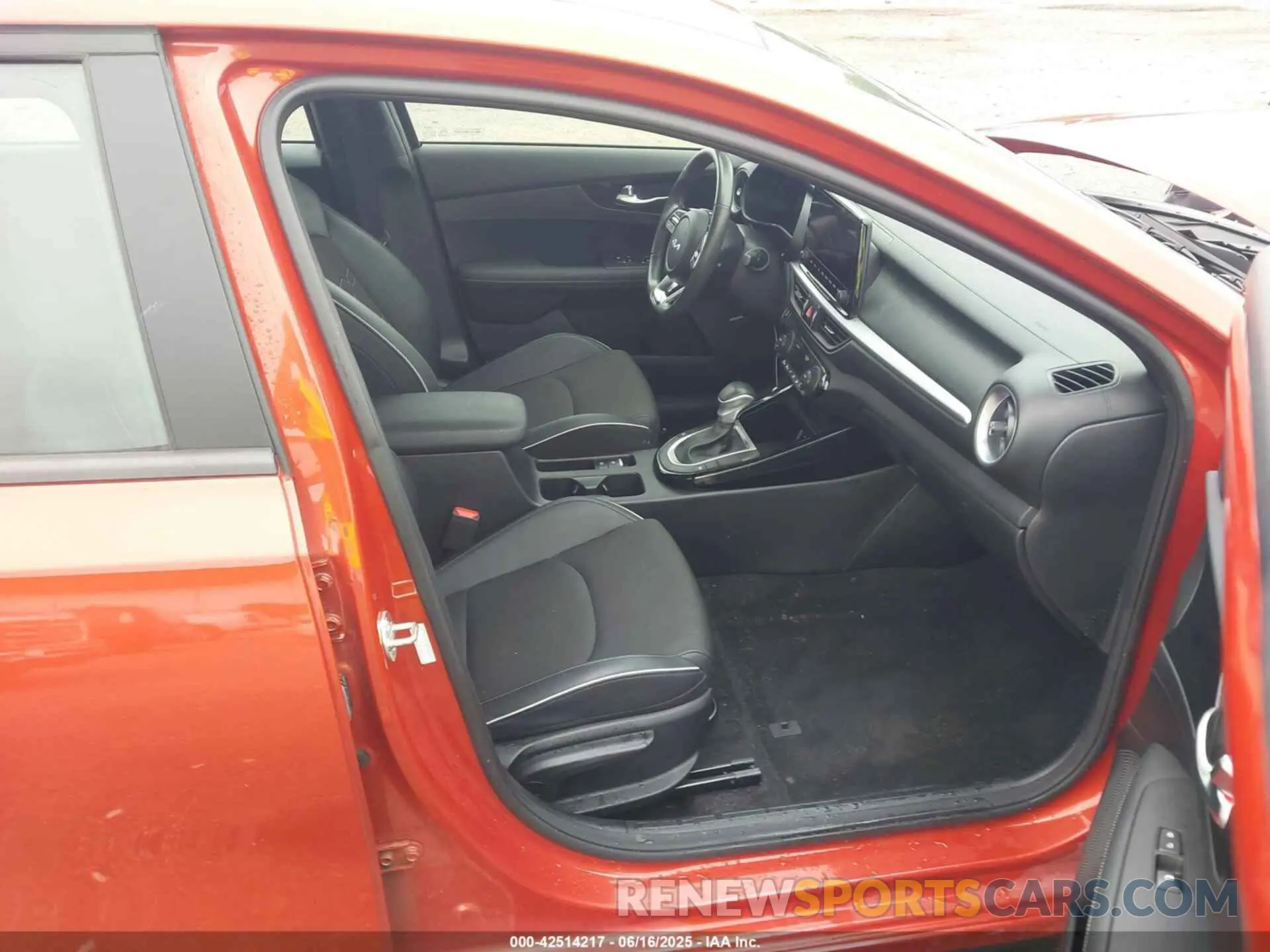 5 fotografías del automóvil dañado 3KPF54AD7RE736524 KIA FORTE 2024