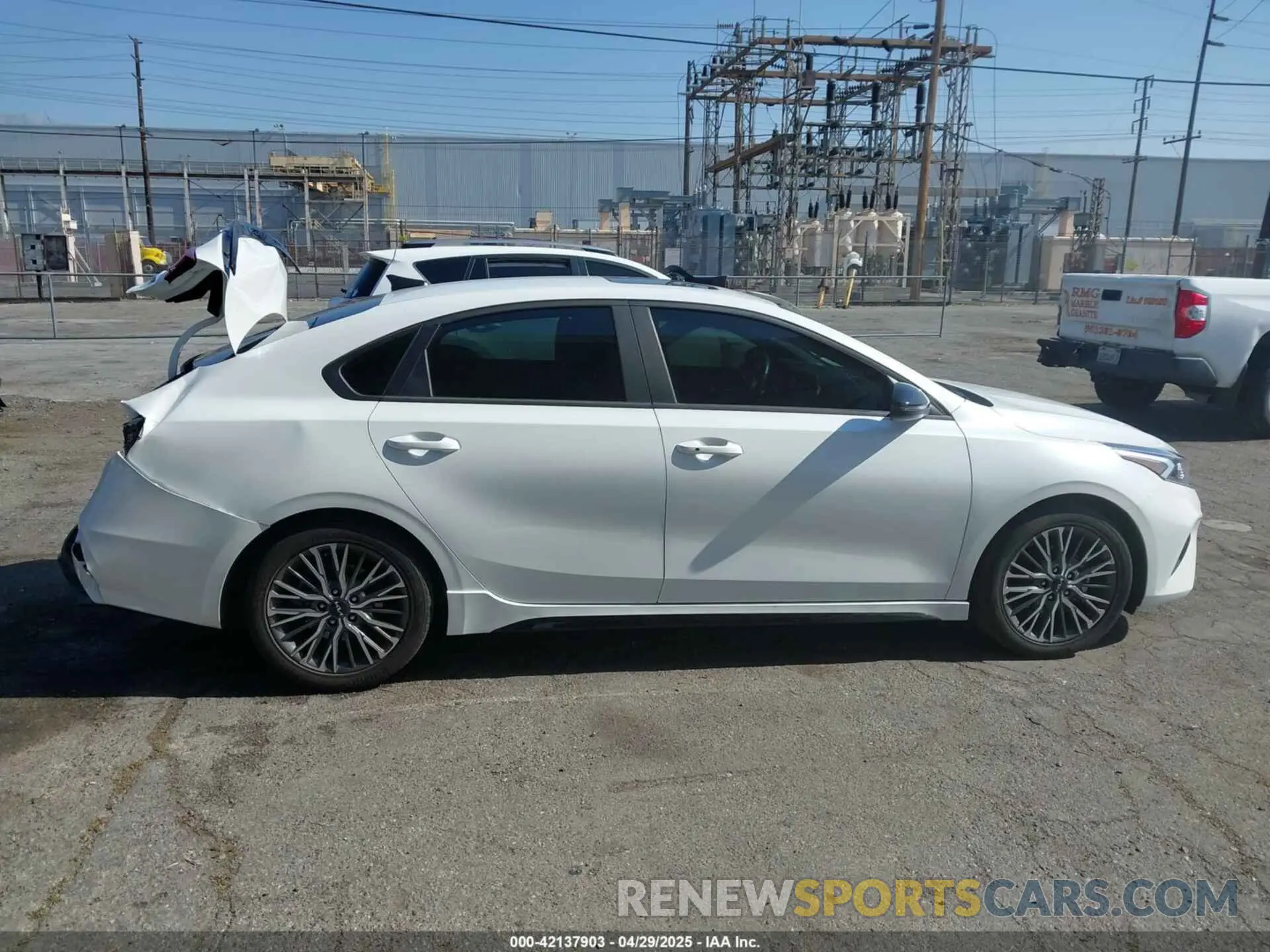 13 fotografías del automóvil dañado 3KPF54AD7RE785786 KIA FORTE 2024
