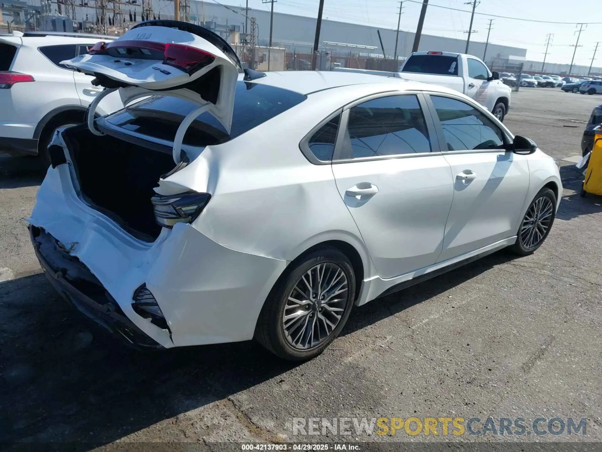 4 fotografías del automóvil dañado 3KPF54AD7RE785786 KIA FORTE 2024