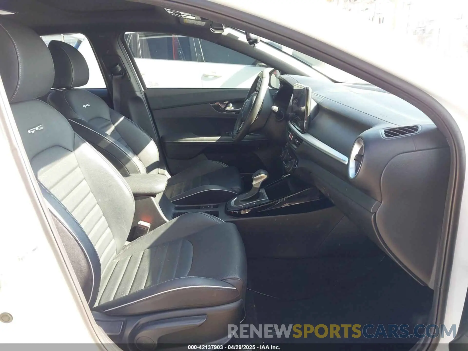 5 fotografías del automóvil dañado 3KPF54AD7RE785786 KIA FORTE 2024