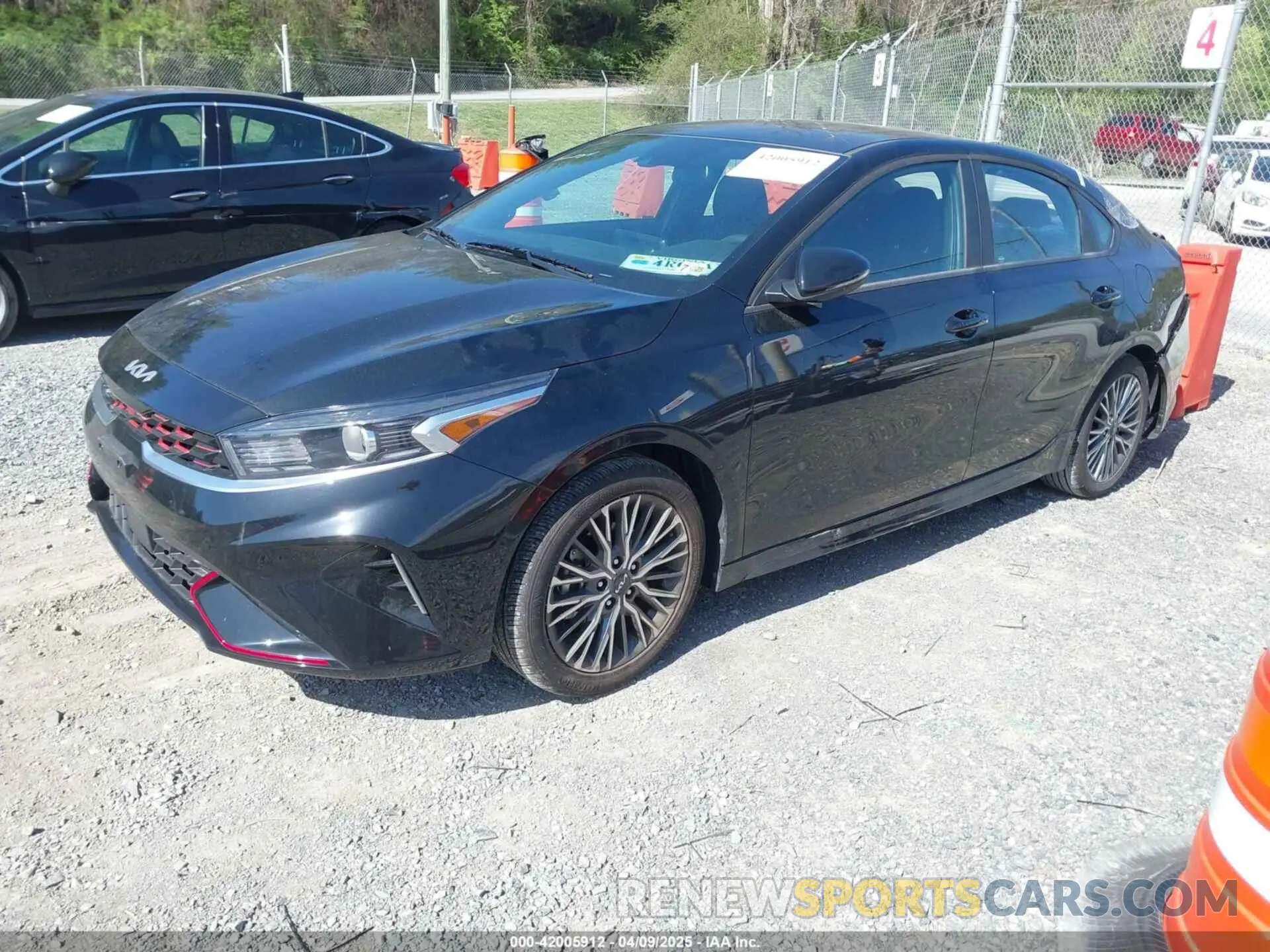 2 fotografías del automóvil dañado 3KPF54AD7RE817216 KIA FORTE 2024