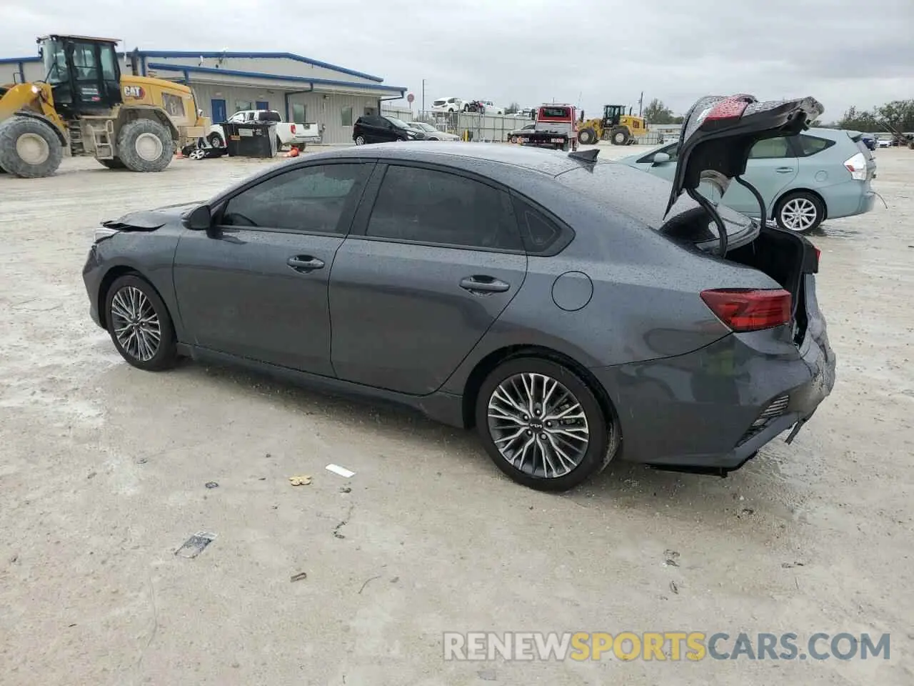 2 fotografías del automóvil dañado 3KPF54AD7RE823355 KIA FORTE 2024