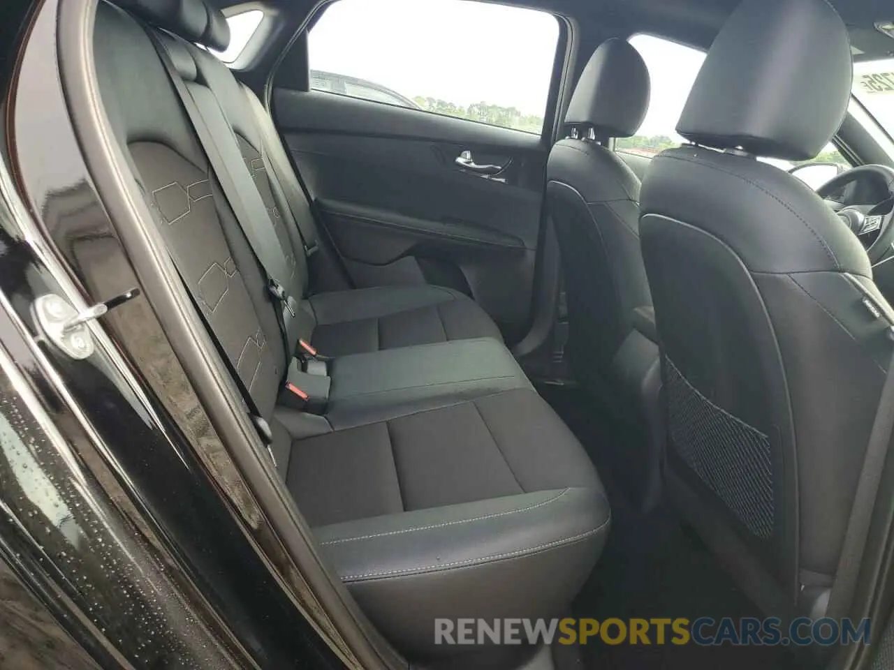 10 fotografías del automóvil dañado 3KPF54AD8RE815894 KIA FORTE 2024