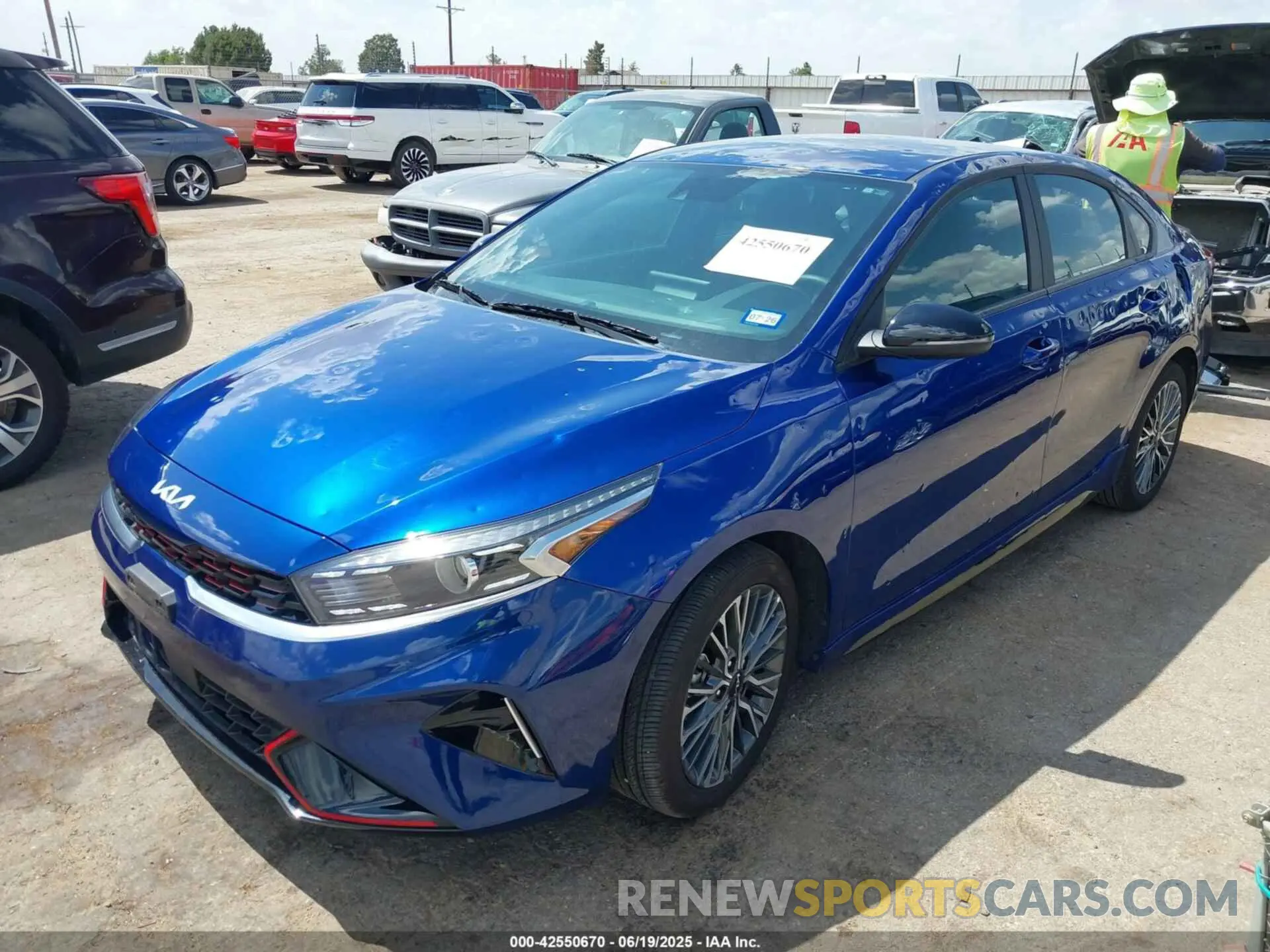 2 fotografías del automóvil dañado 3KPF54AD9RE807478 KIA FORTE 2024