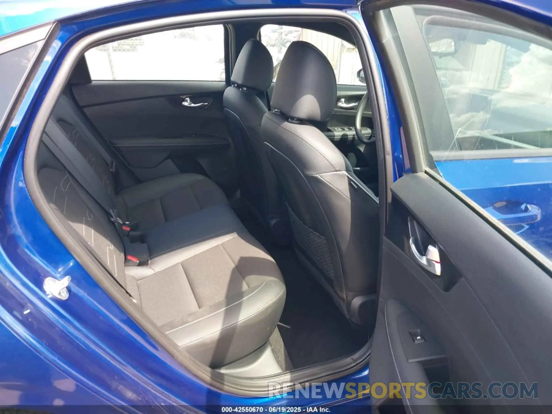 8 fotografías del automóvil dañado 3KPF54AD9RE807478 KIA FORTE 2024