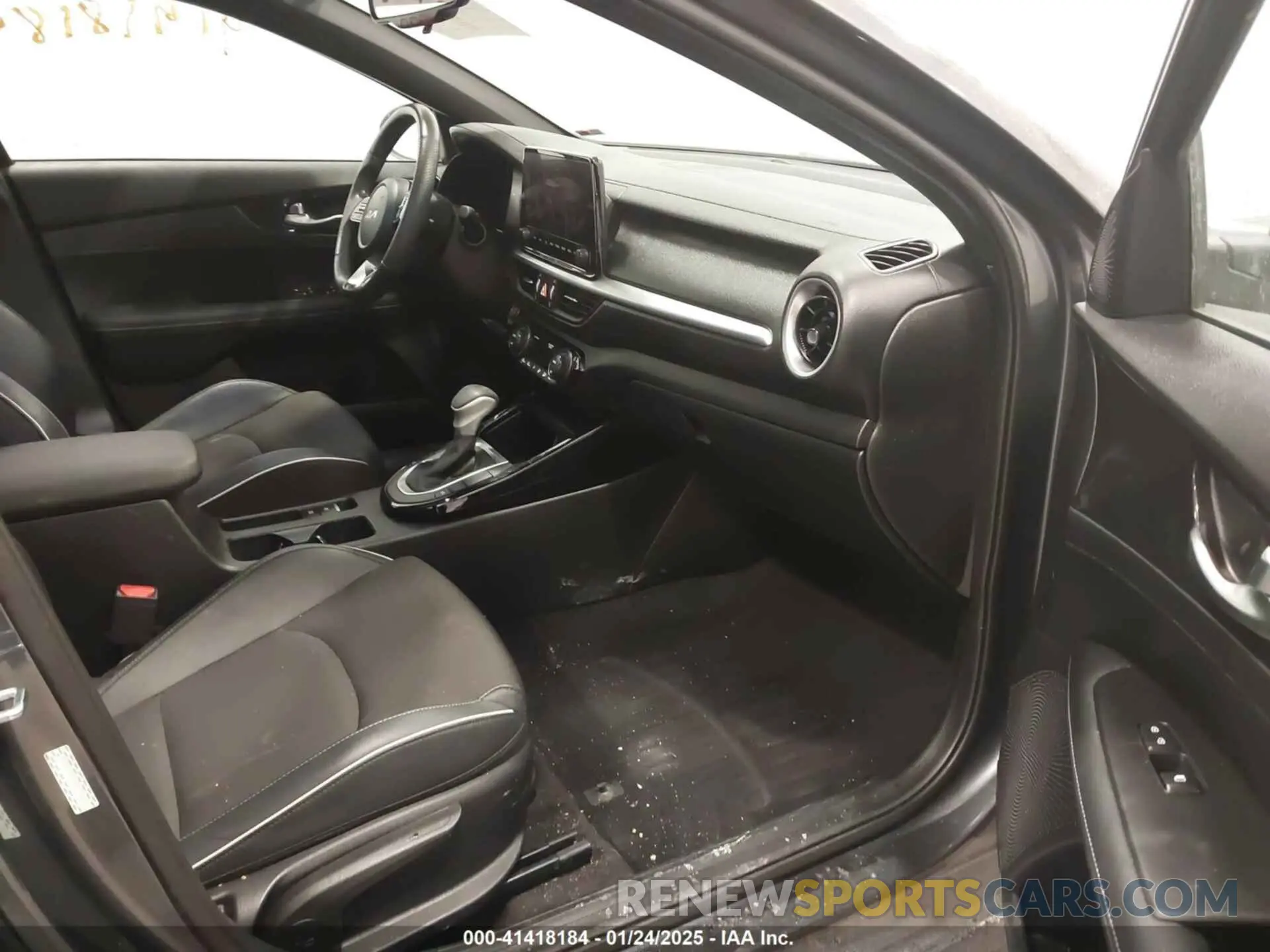 5 fotografías del automóvil dañado 3KPF54ADXRE738669 KIA FORTE 2024