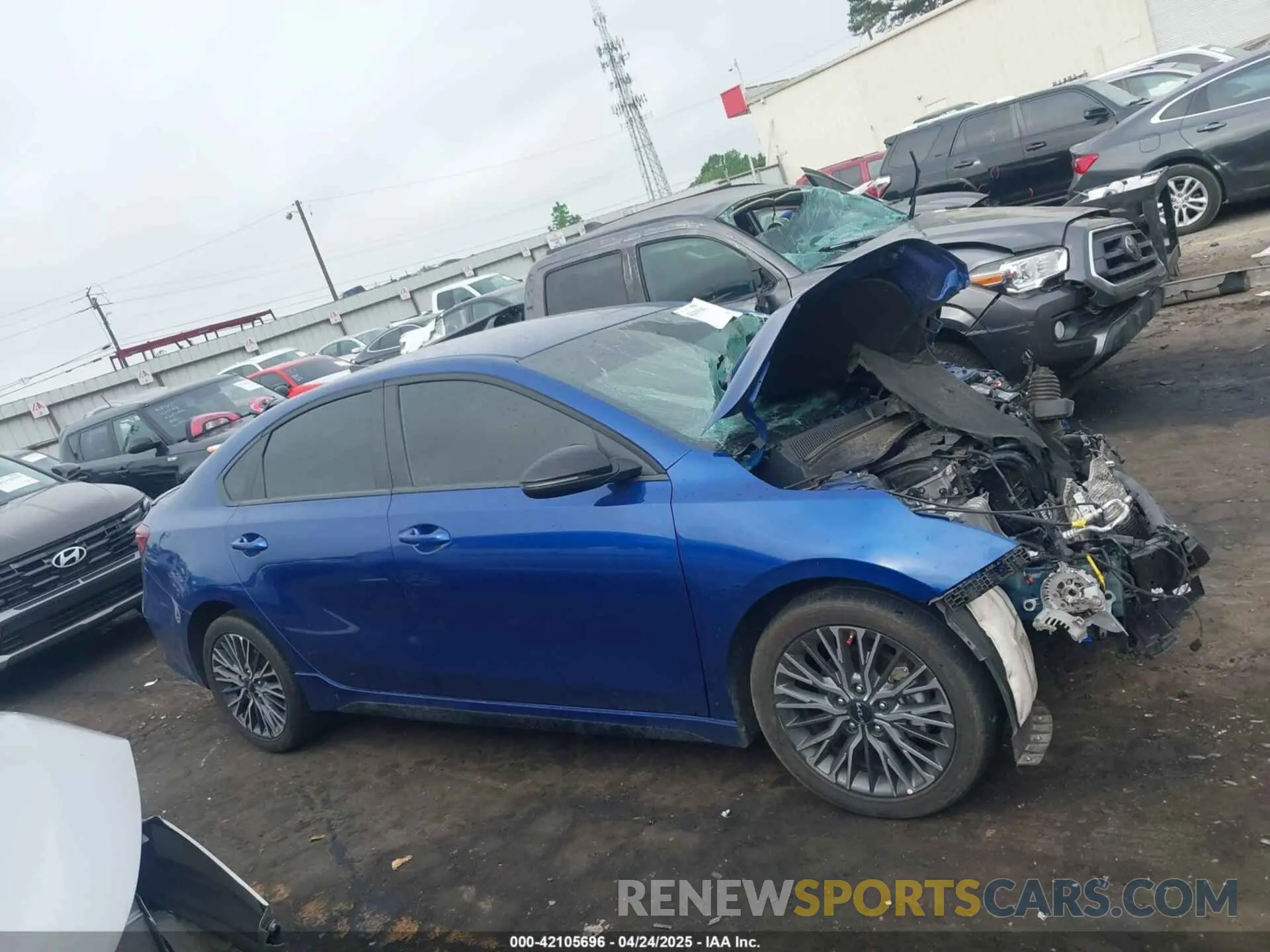 12 fotografías del automóvil dañado 3KPF54ADXRE758646 KIA FORTE 2024