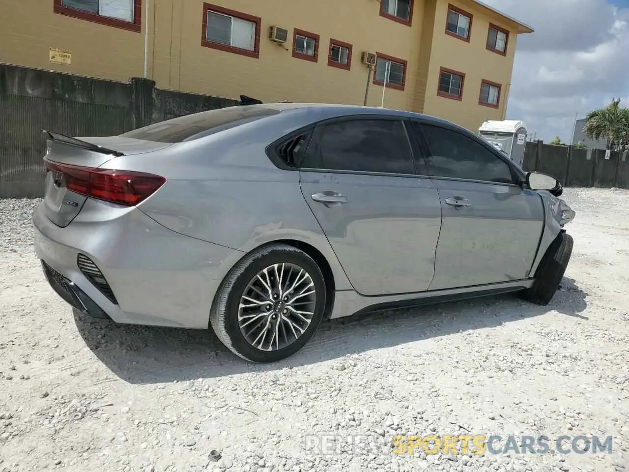 3 fotografías del automóvil dañado 3KPF54ADXRE810485 KIA FORTE 2024