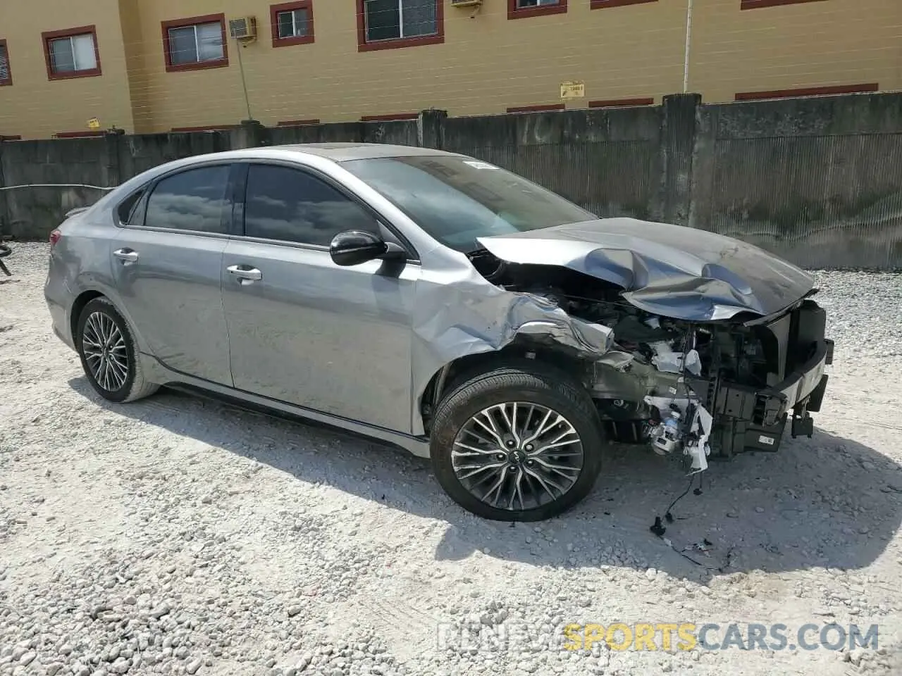 4 fotografías del automóvil dañado 3KPF54ADXRE810485 KIA FORTE 2024