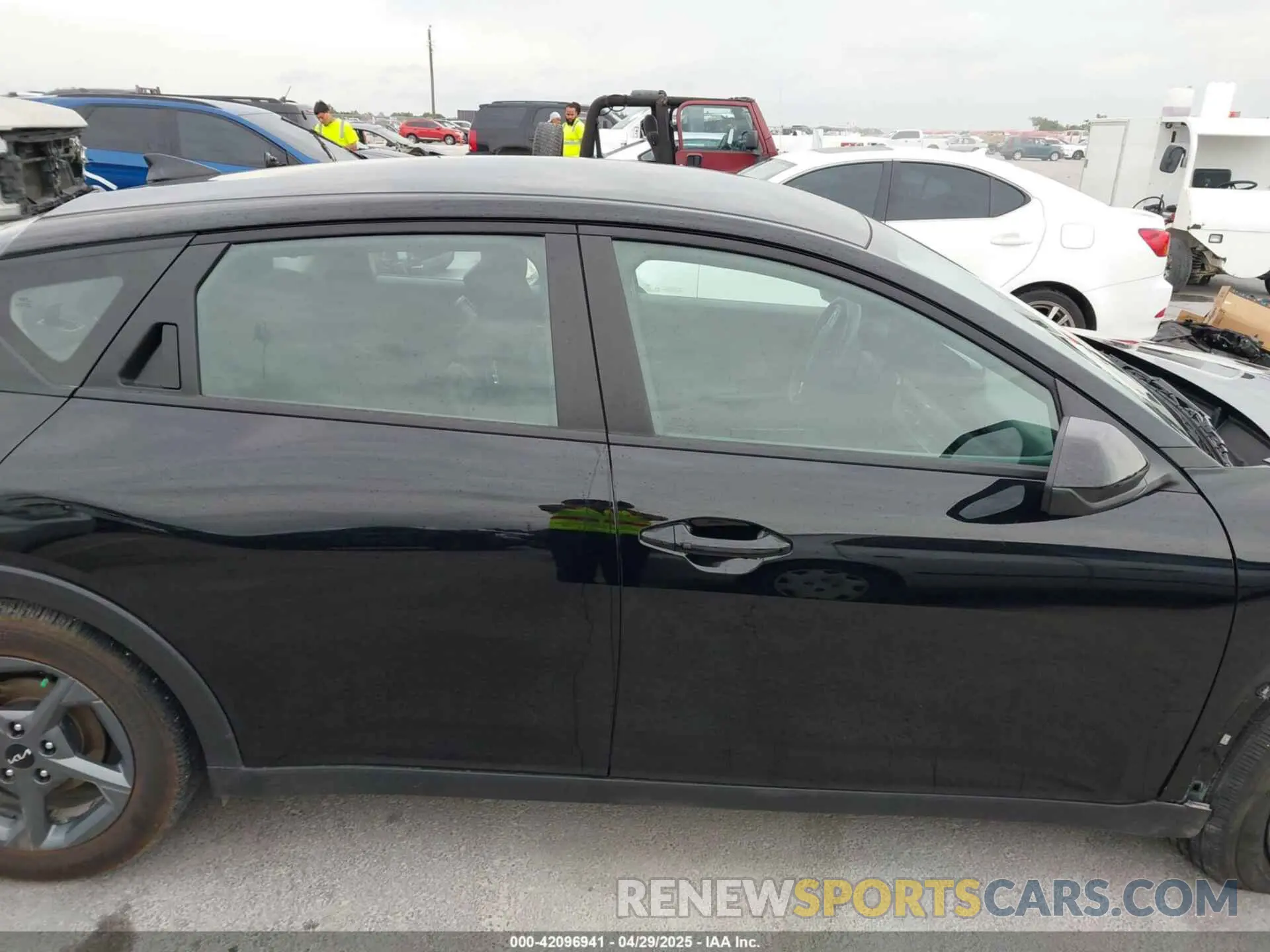 13 fotografías del automóvil dañado 3KPFT4DE0SE028440 KIA K4 2025